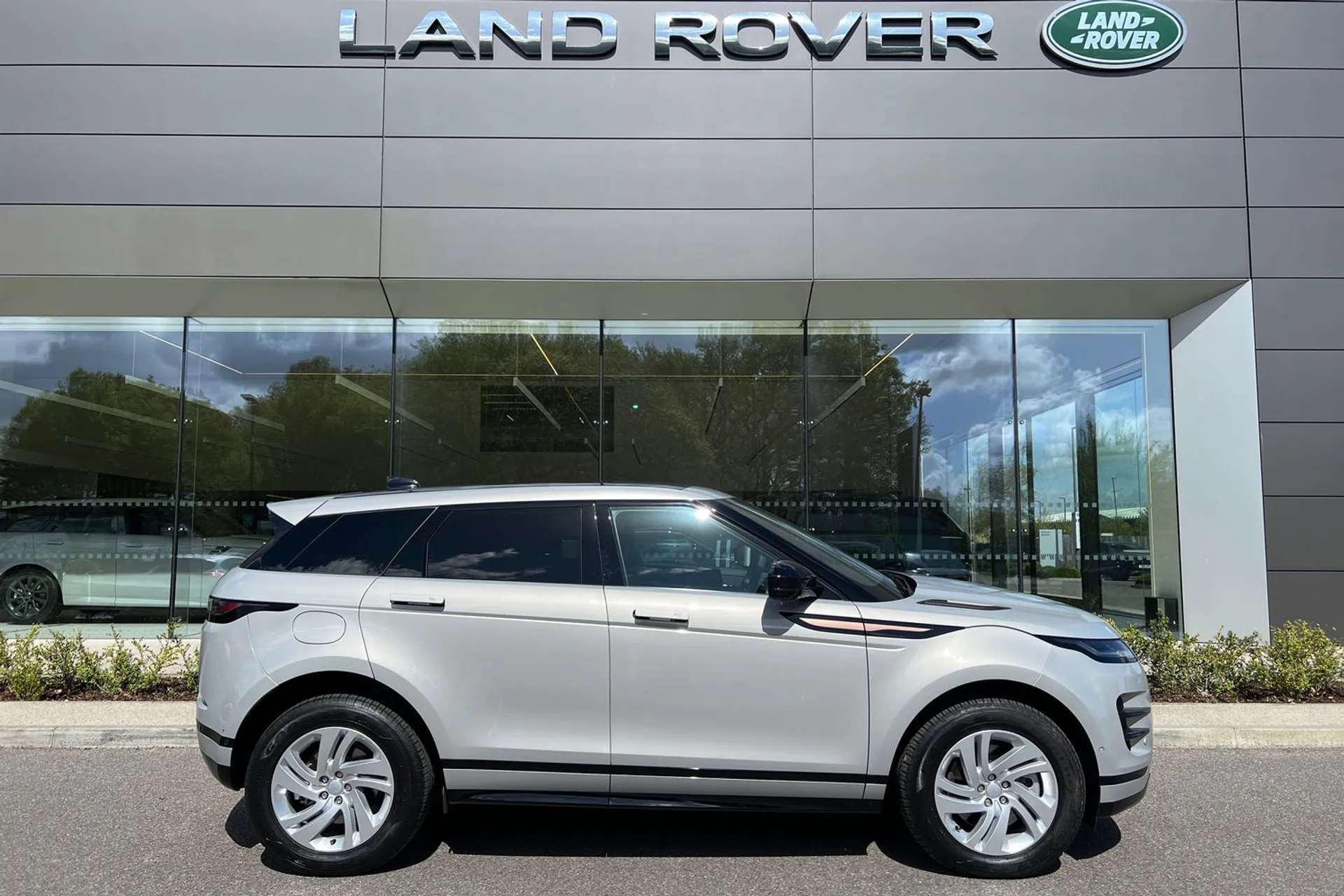 LAND ROVER RANGE ROVER EVOQUE thumbnail image number 2