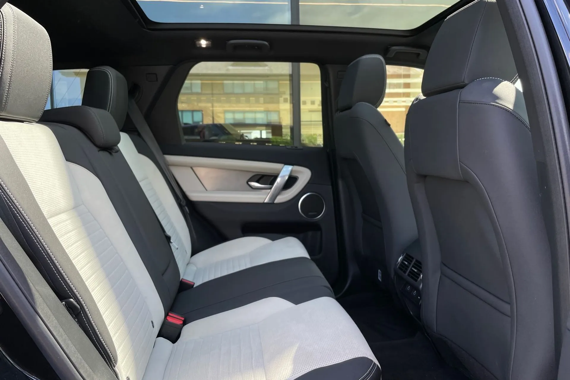 LAND ROVER DISCOVERY SPORT thumbnail image number 37