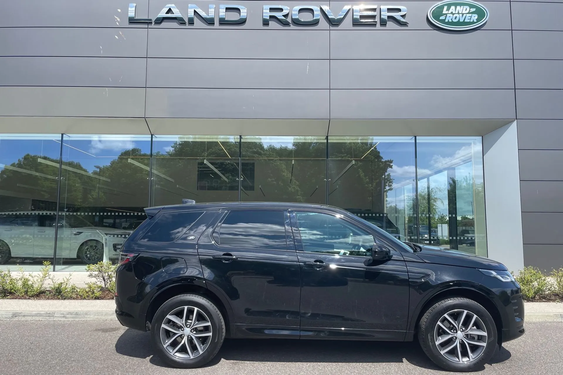 LAND ROVER DISCOVERY SPORT thumbnail image number 2