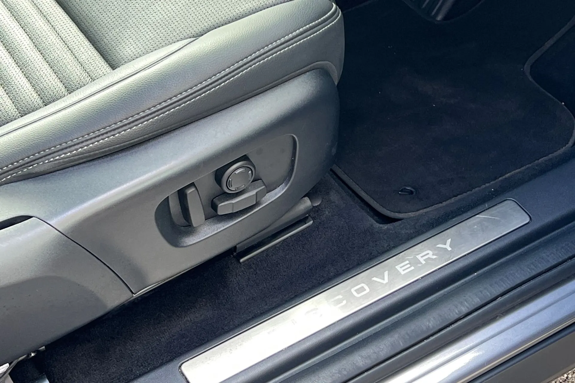 LAND ROVER DISCOVERY SPORT thumbnail image number 37