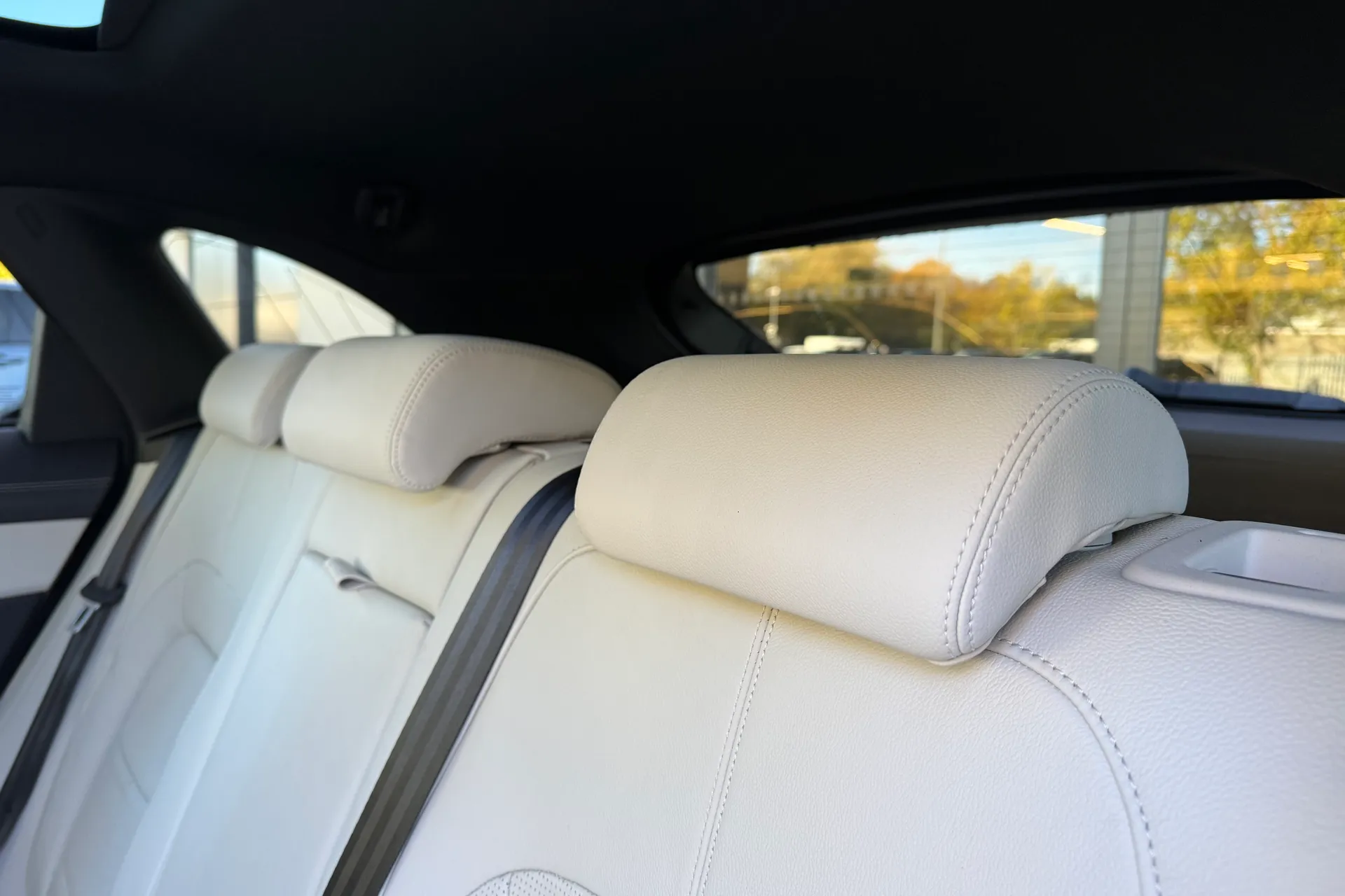 Jaguar F-PACE thumbnail image number 48