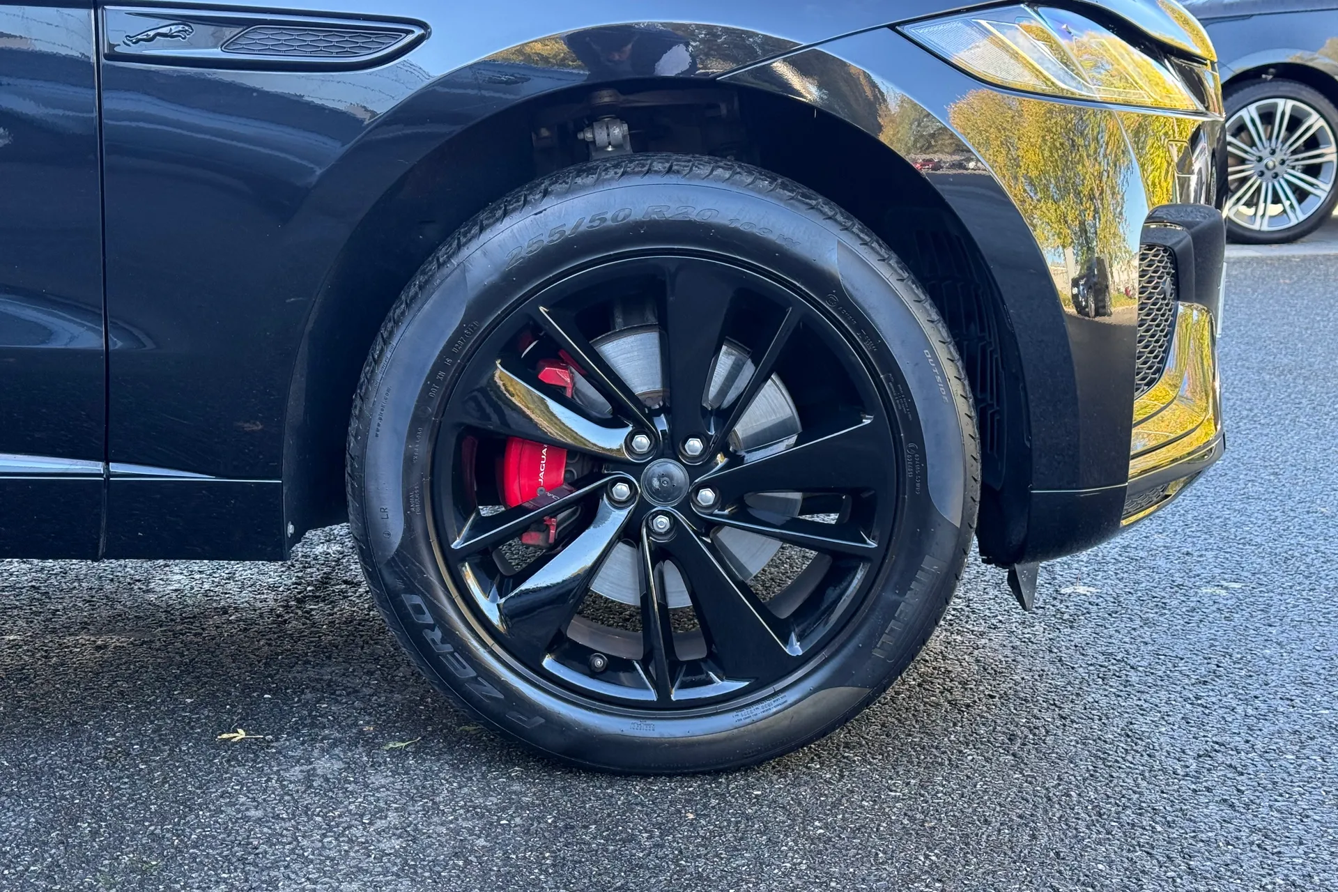 Jaguar F-PACE thumbnail image number 21