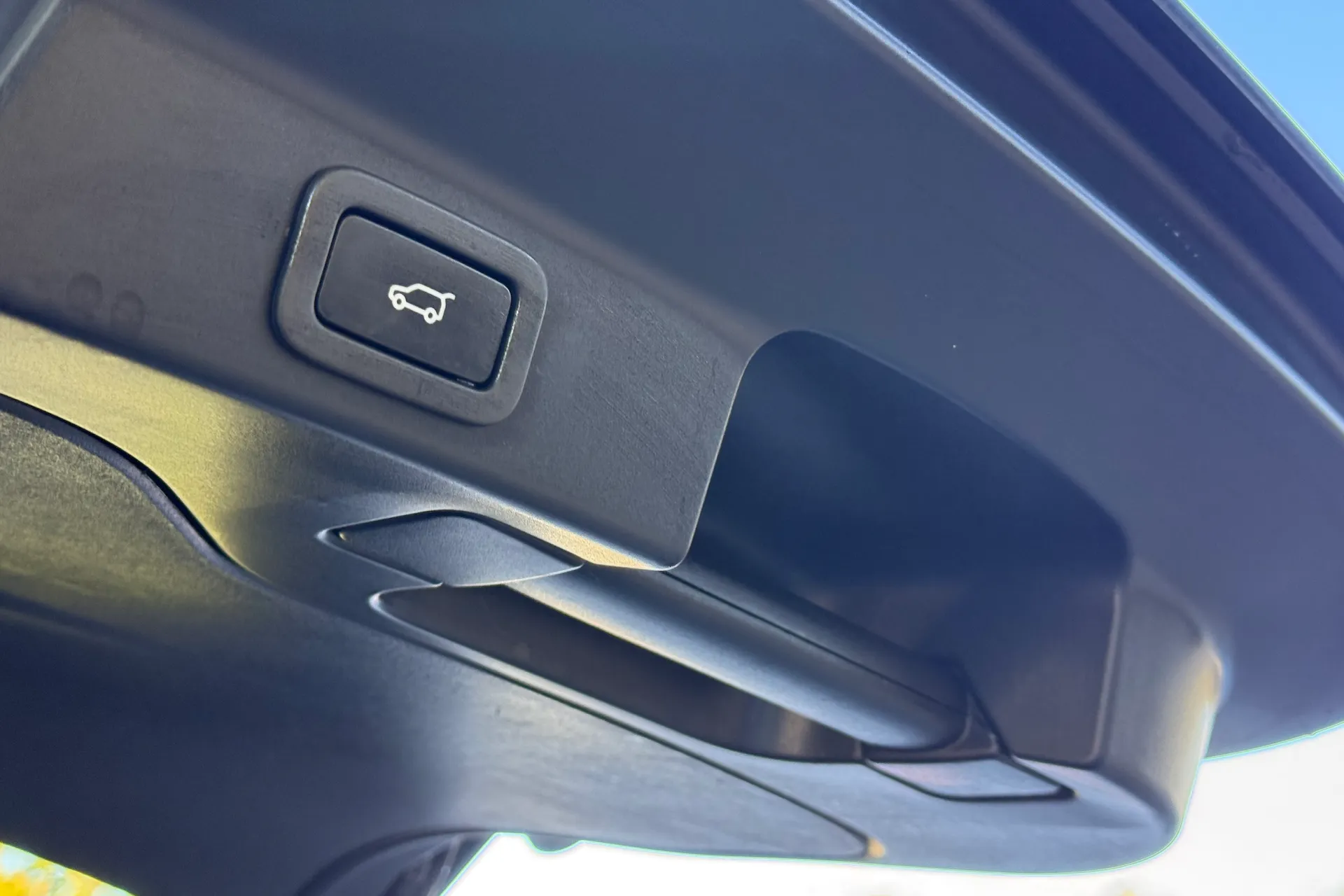 Jaguar F-PACE thumbnail image number 40