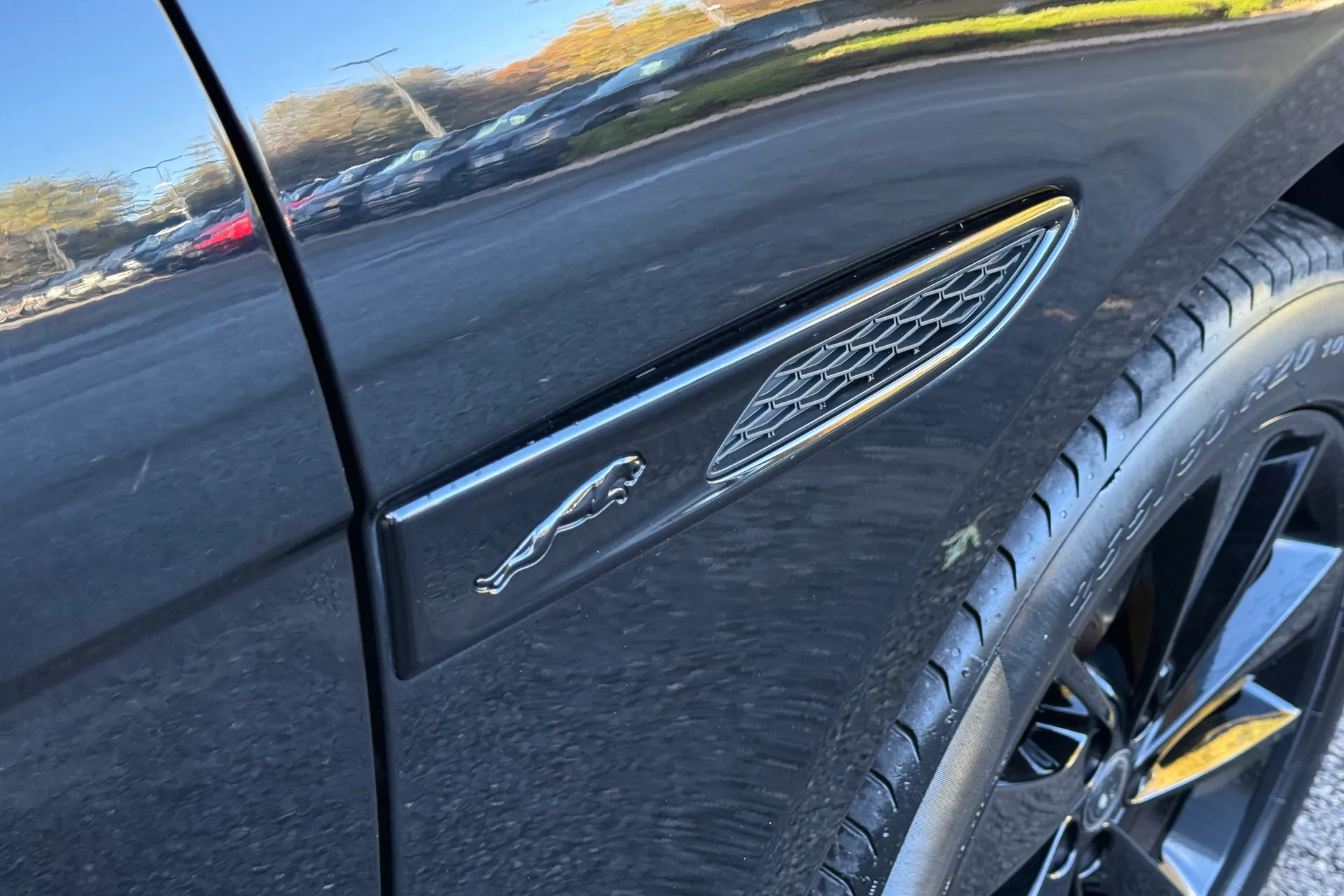 Jaguar F-PACE thumbnail image number 52