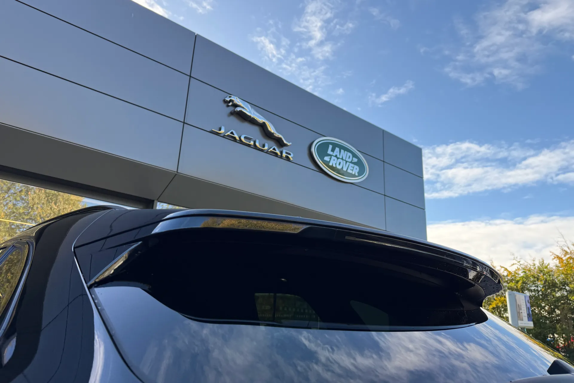 Jaguar F-PACE thumbnail image number 31