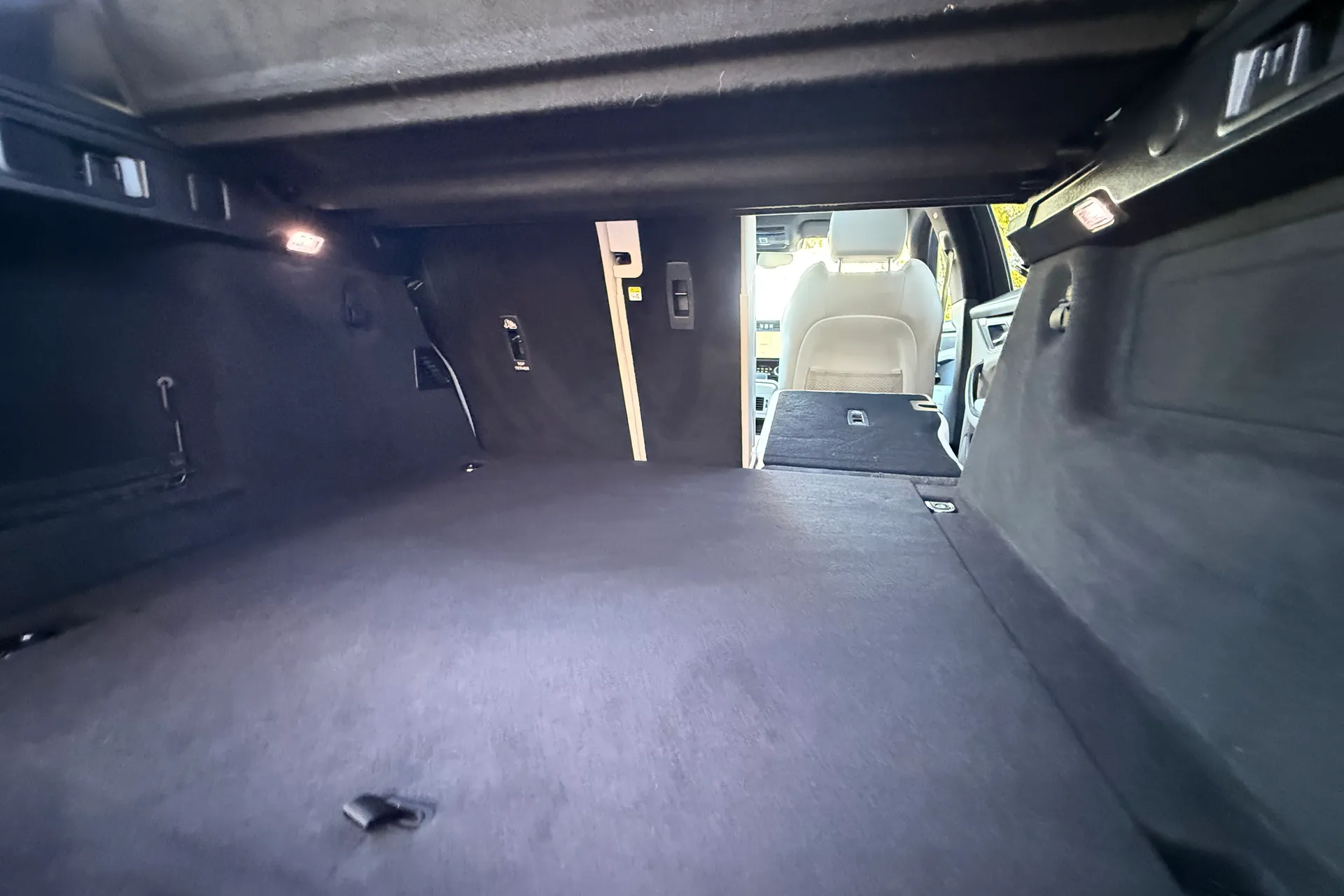 Jaguar F-PACE thumbnail image number 42