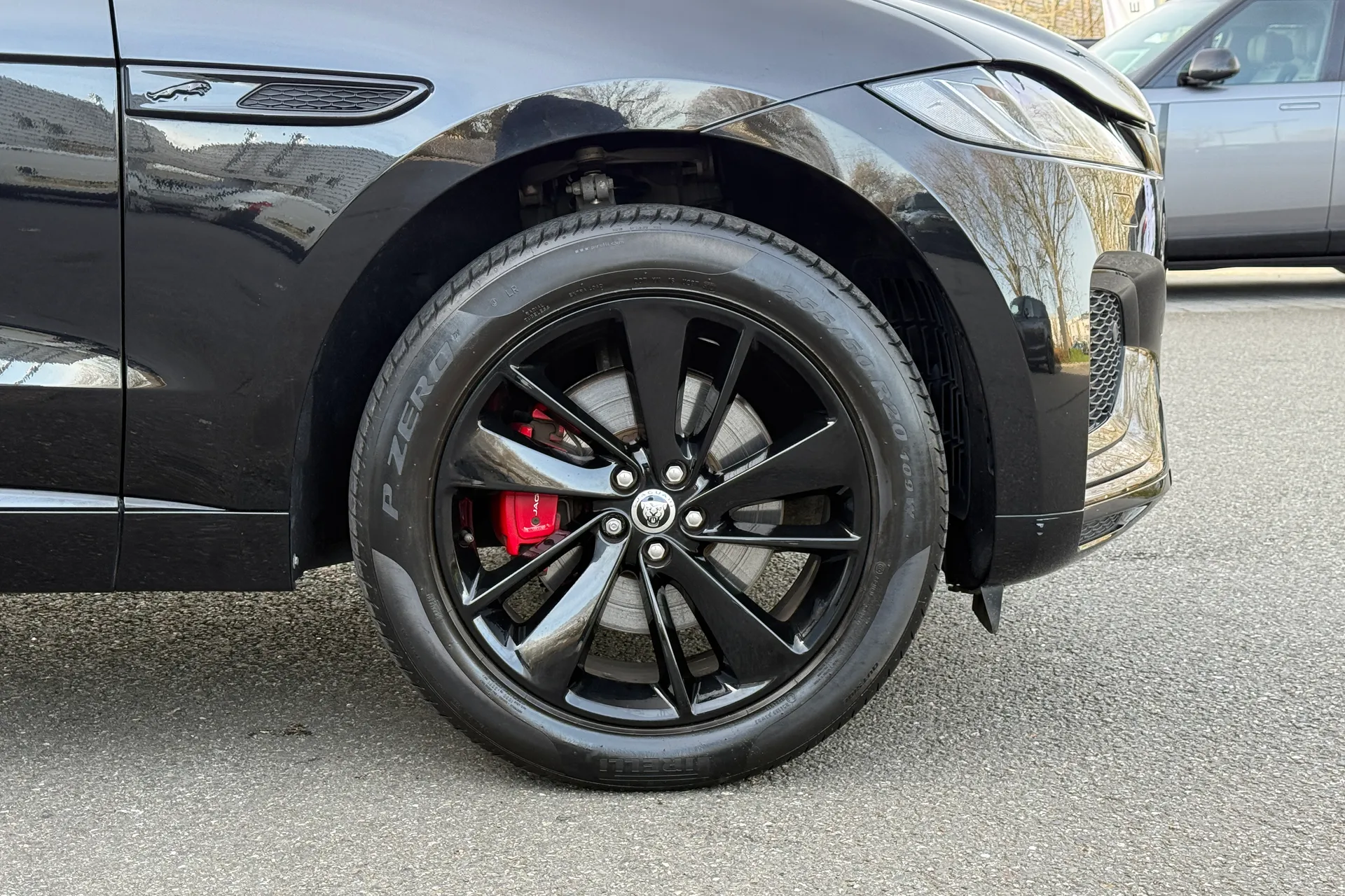 Jaguar F-PACE thumbnail image number 21