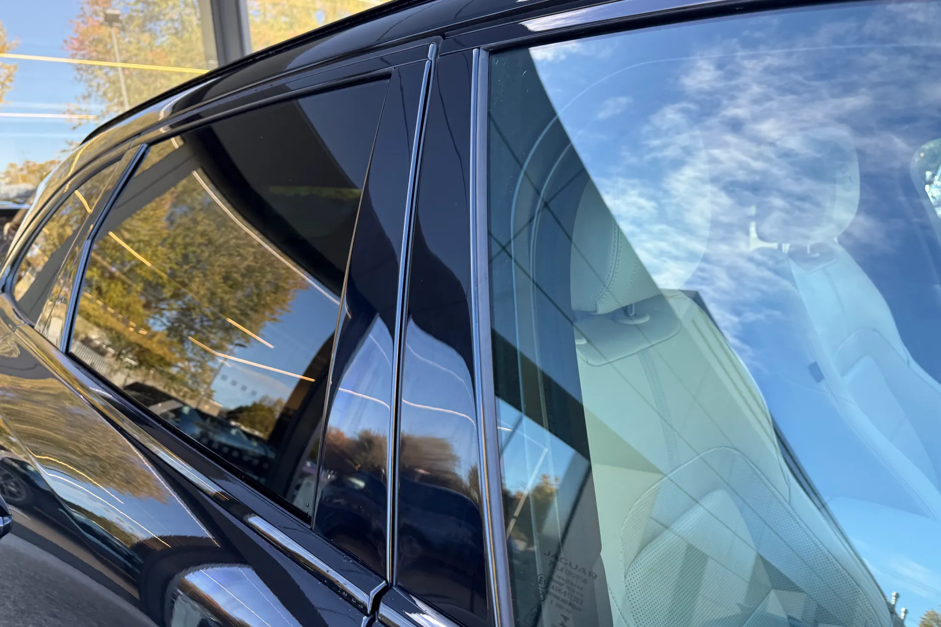 Jaguar F-PACE thumbnail image number 23