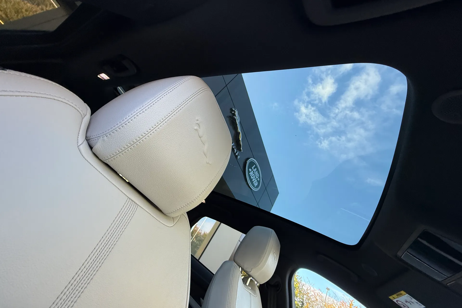 Jaguar F-PACE thumbnail image number 34