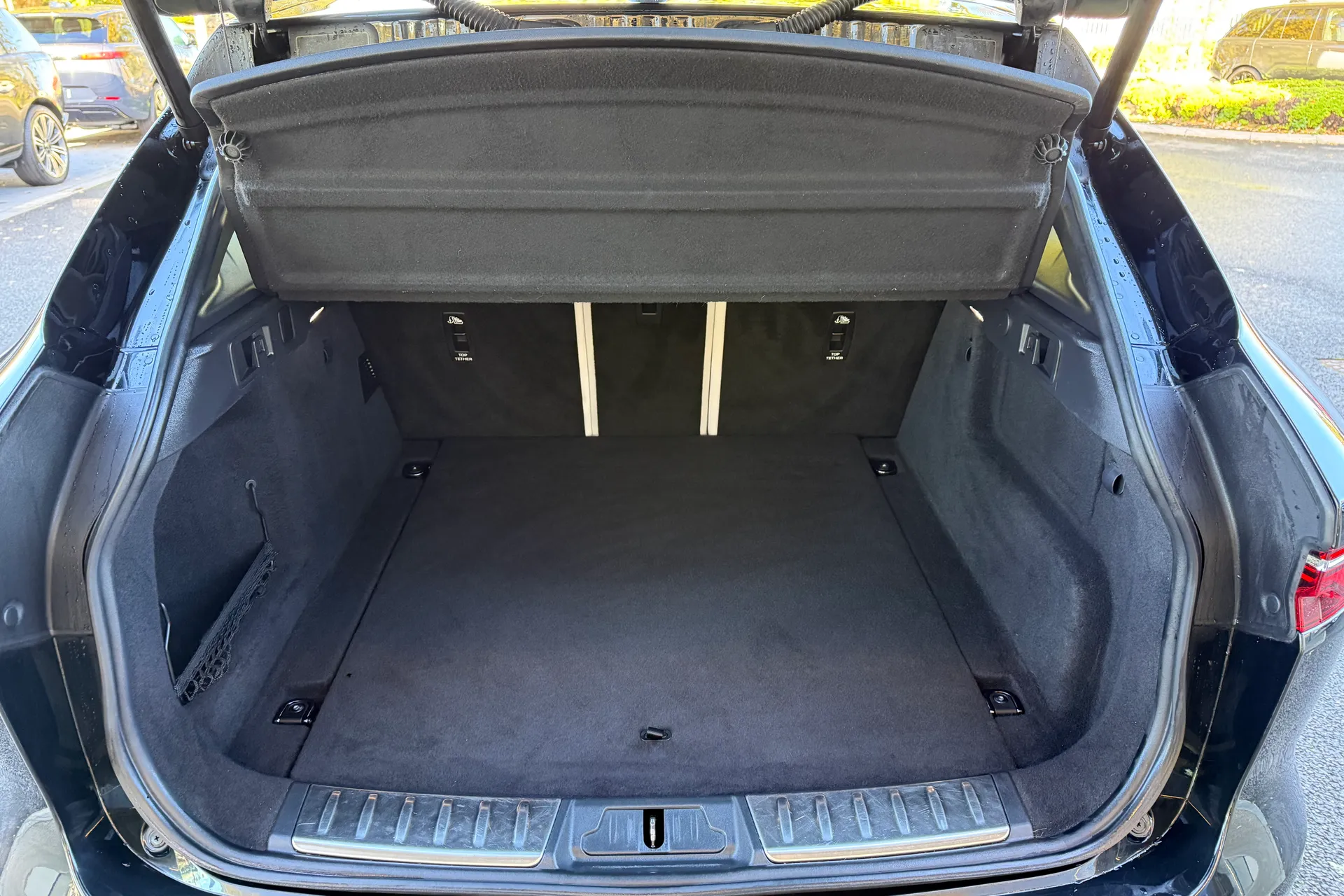 Jaguar F-PACE thumbnail image number 38