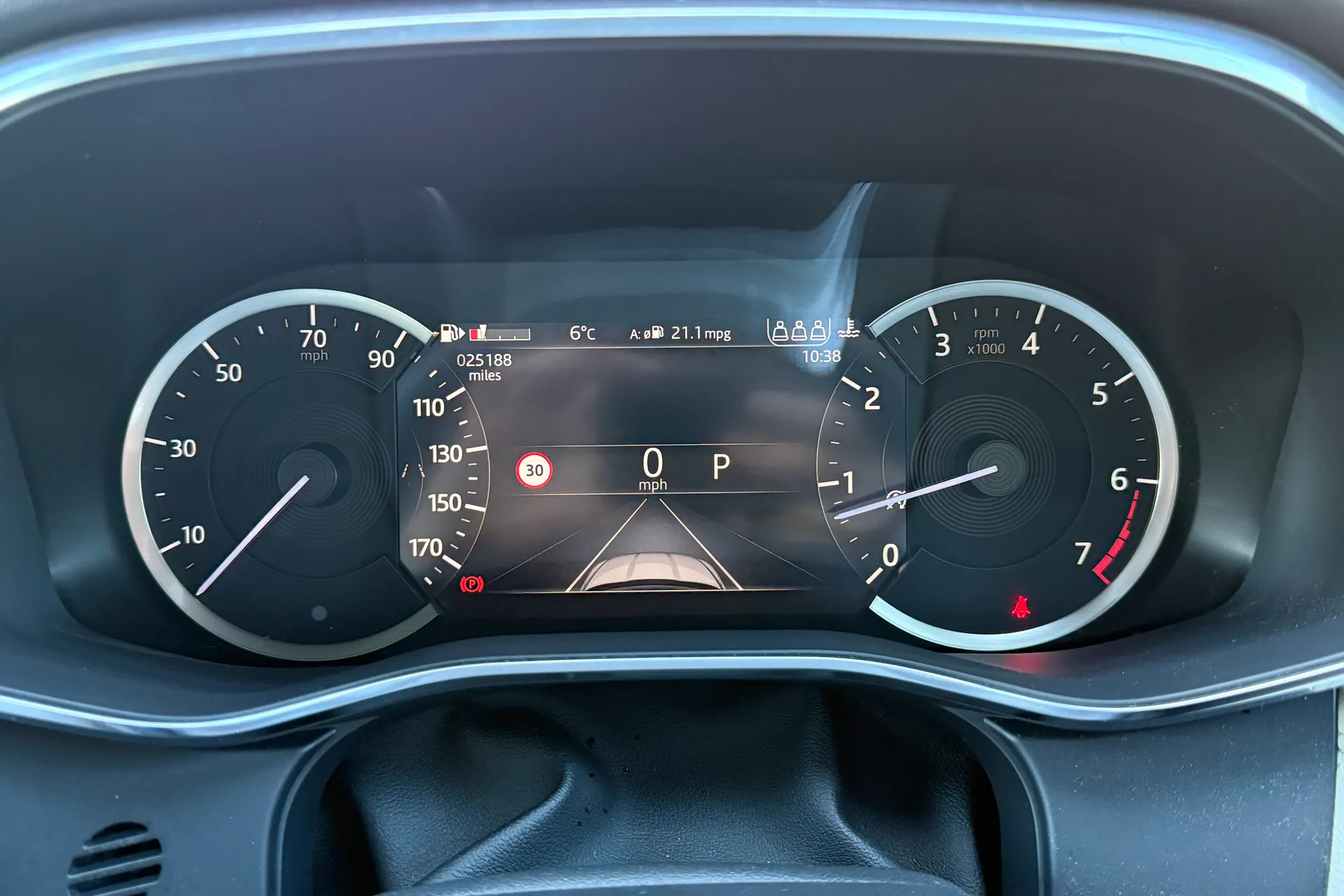 Jaguar F-PACE thumbnail image number 22