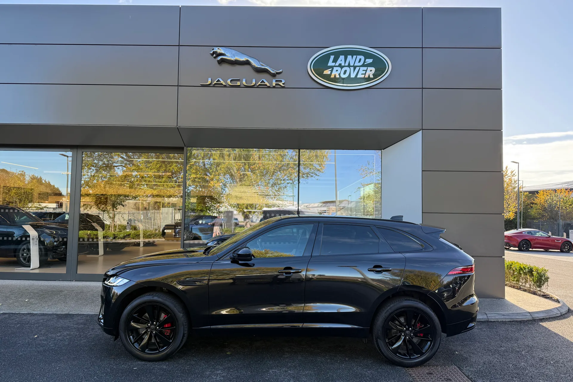 Jaguar F-PACE thumbnail image number 25