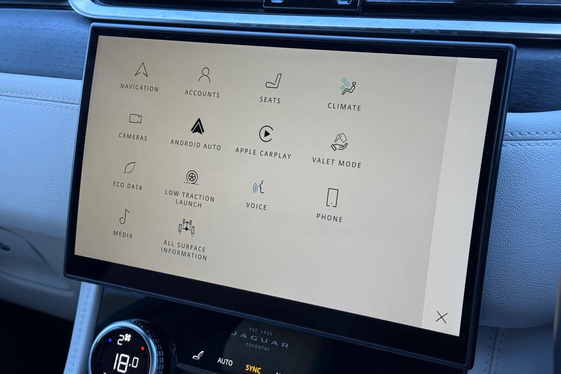 Jaguar F-PACE thumbnail image number 45