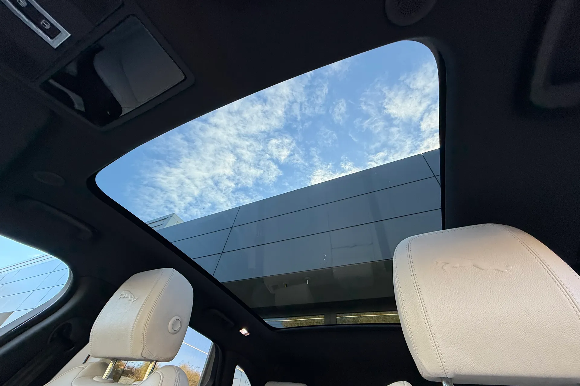 Jaguar F-PACE thumbnail image number 5