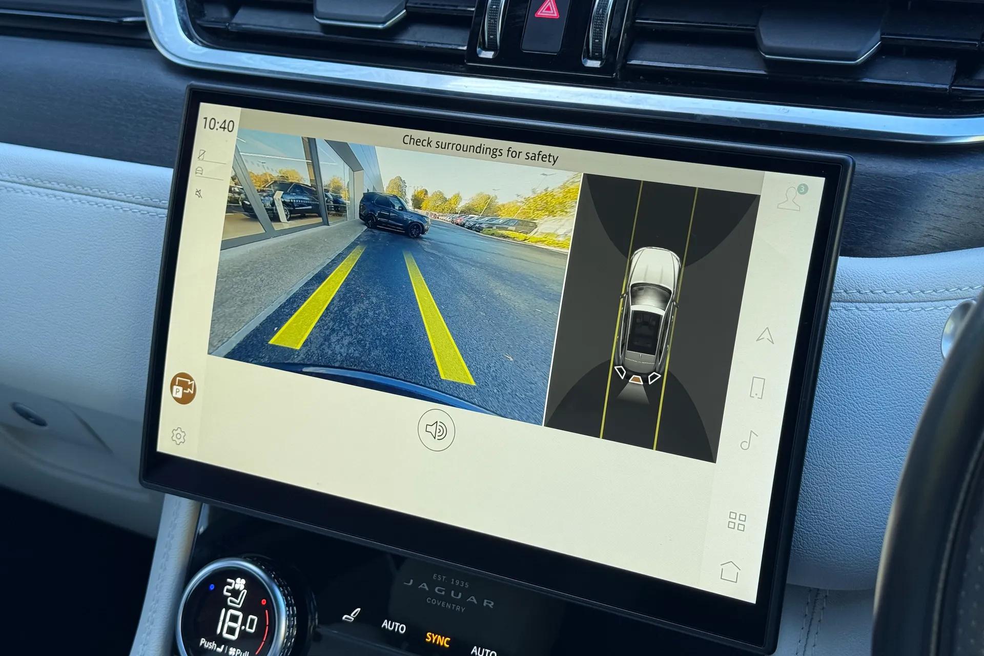 Jaguar F-PACE thumbnail image number 4