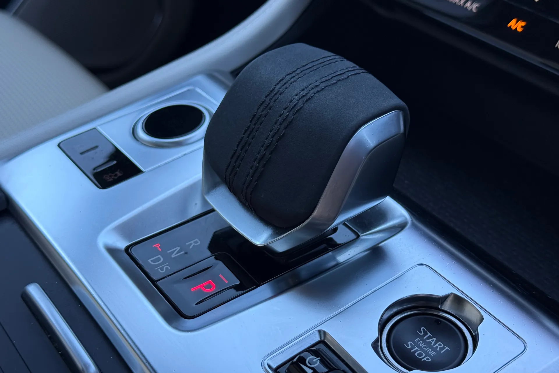 Jaguar F-PACE thumbnail image number 20