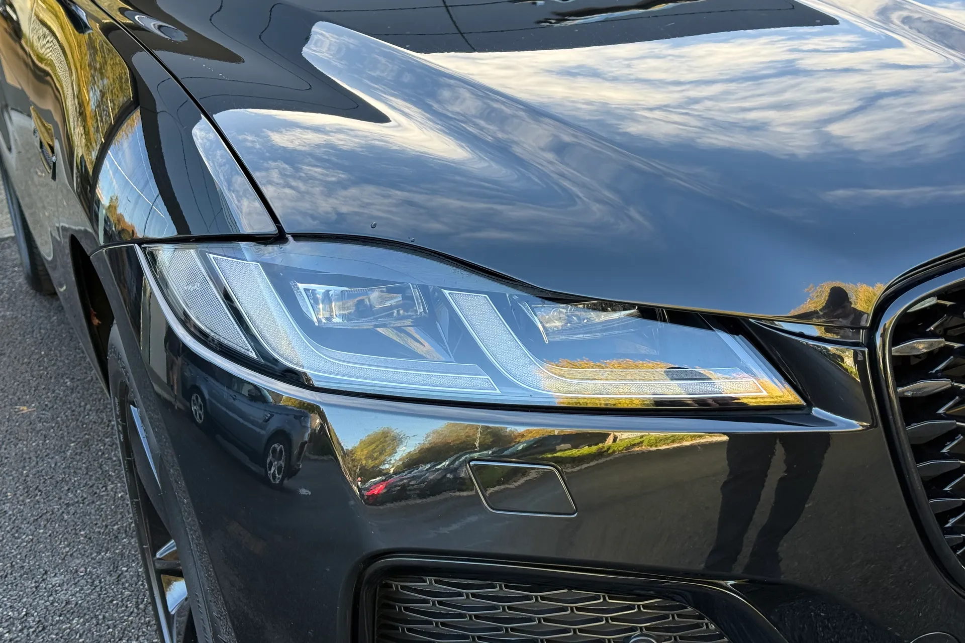 Jaguar F-PACE thumbnail image number 51