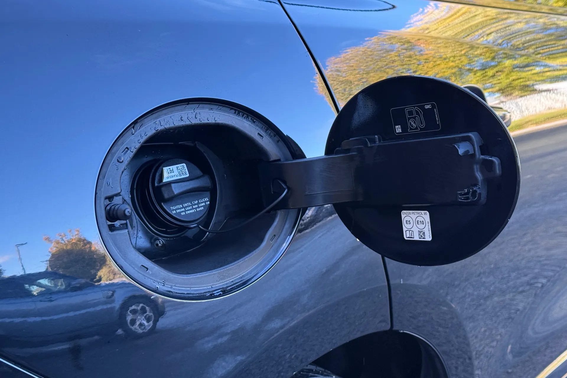 Jaguar F-PACE thumbnail image number 37