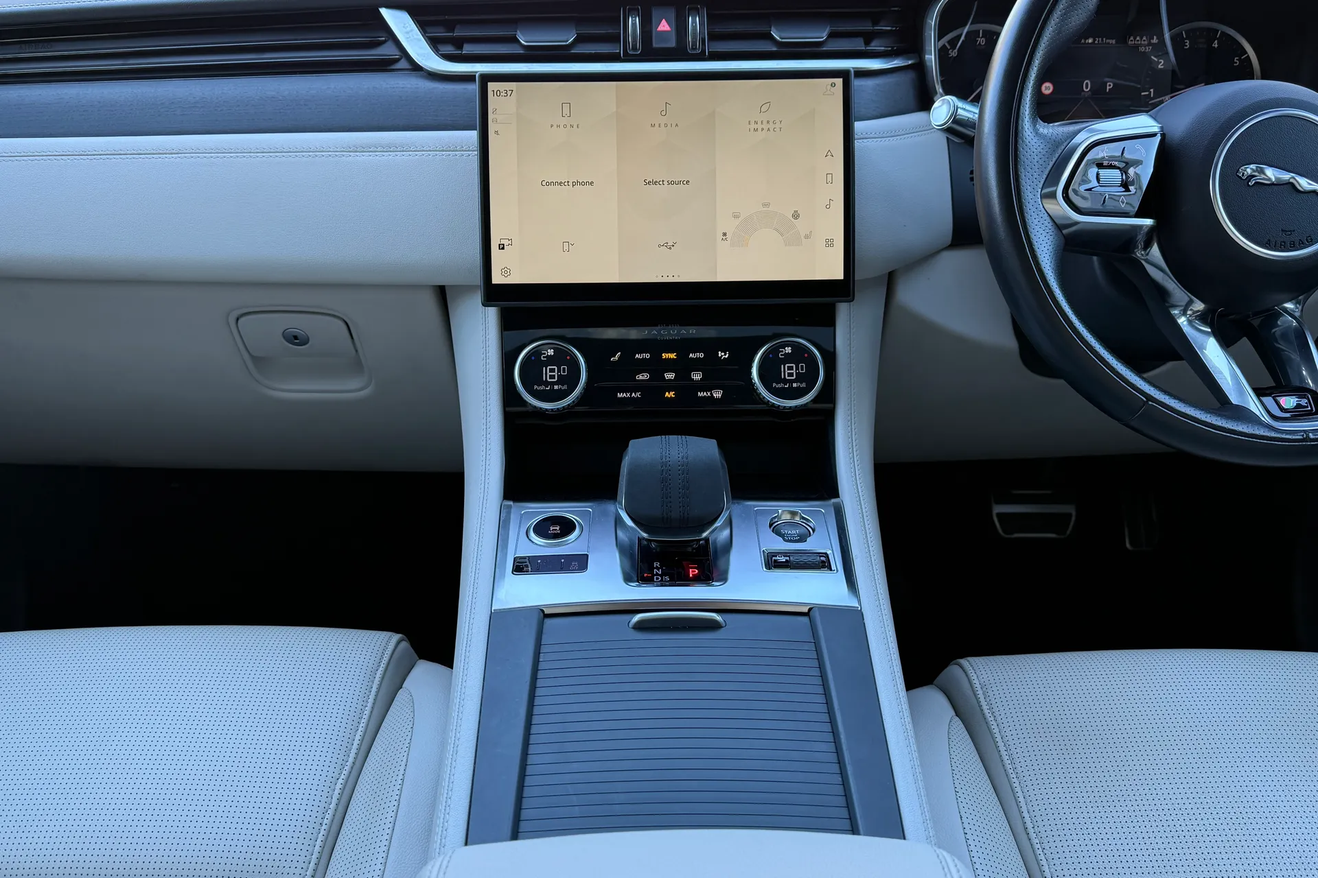 Jaguar F-PACE thumbnail image number 15