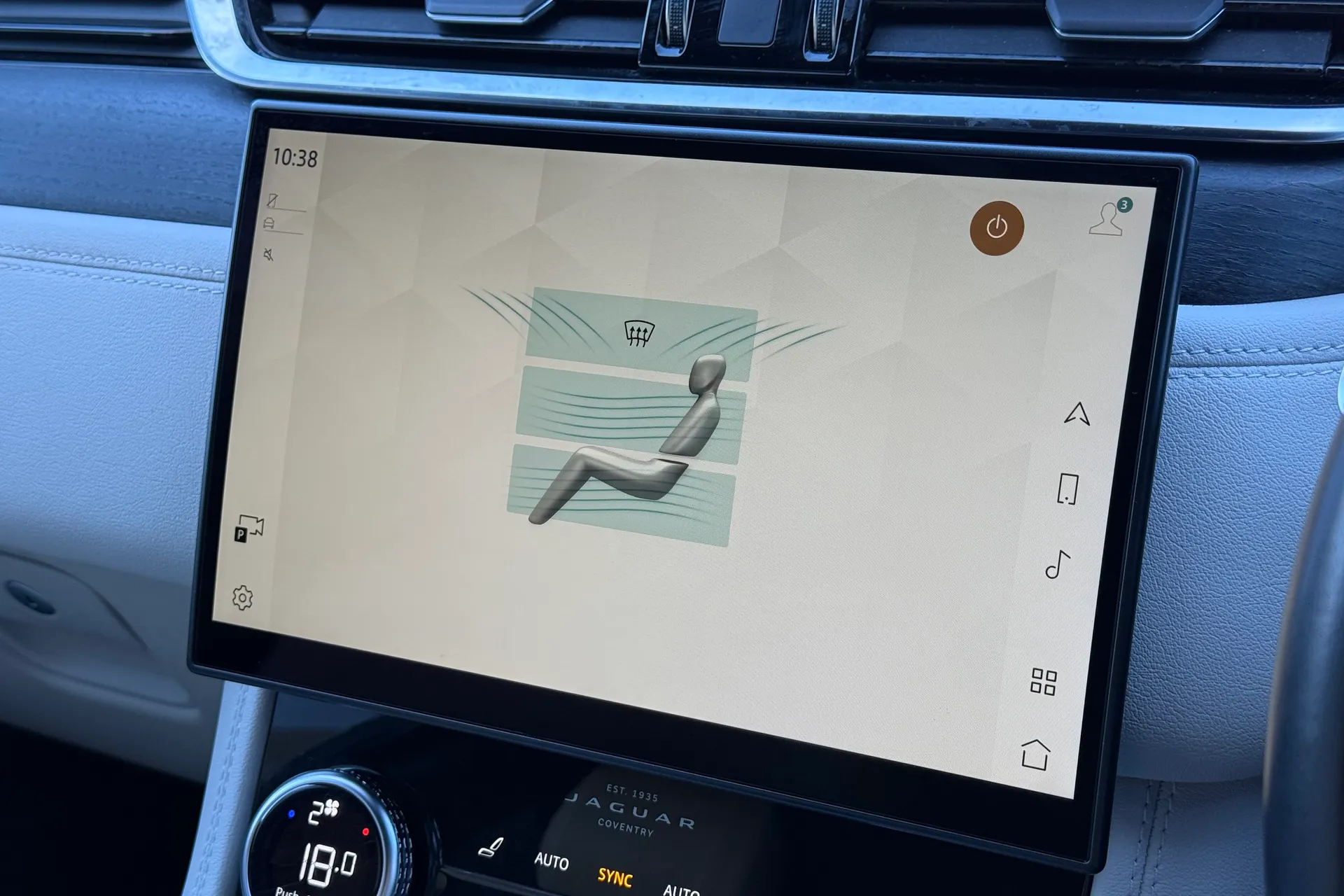 Jaguar F-PACE thumbnail image number 18