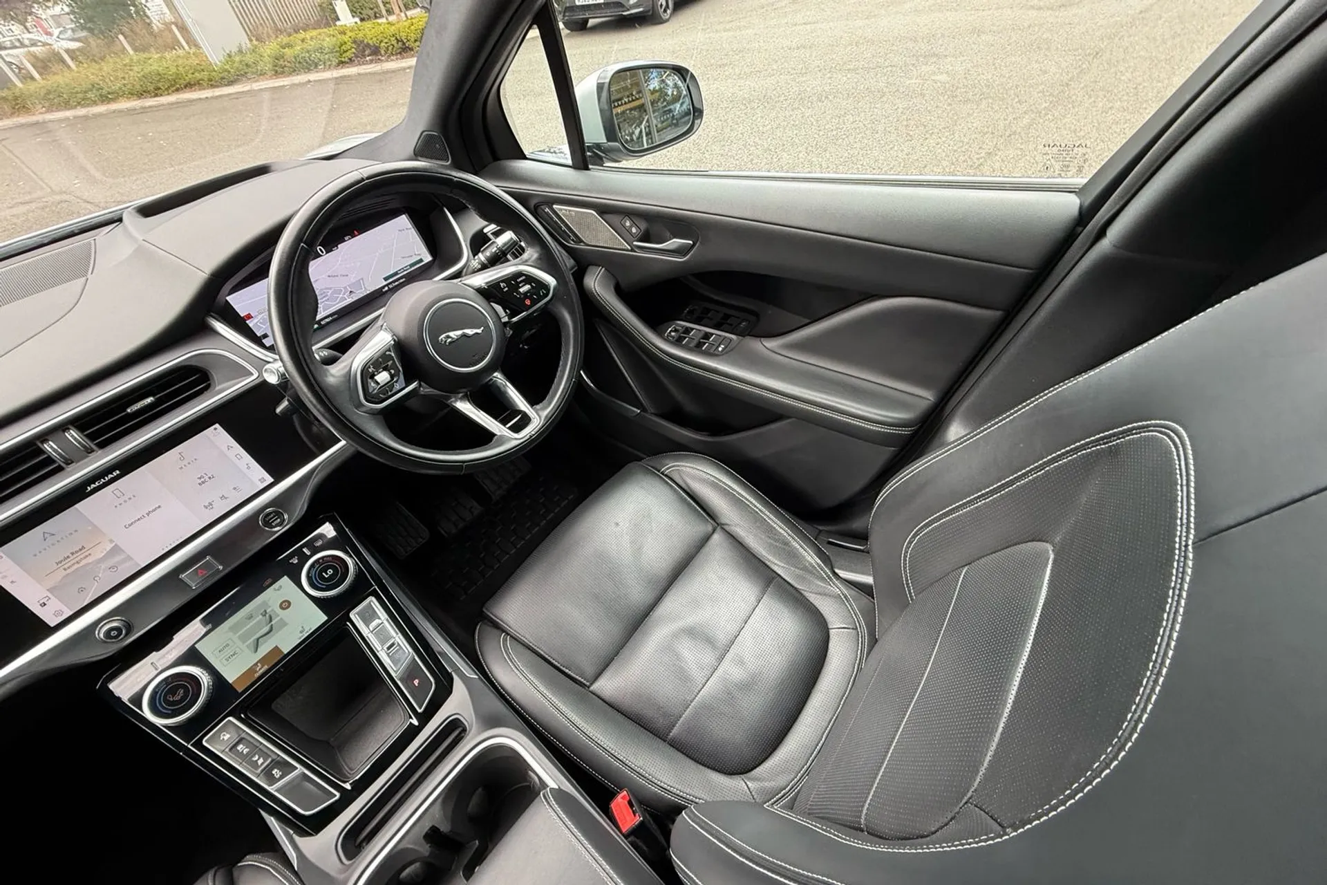 Jaguar I-PACE thumbnail image number 14