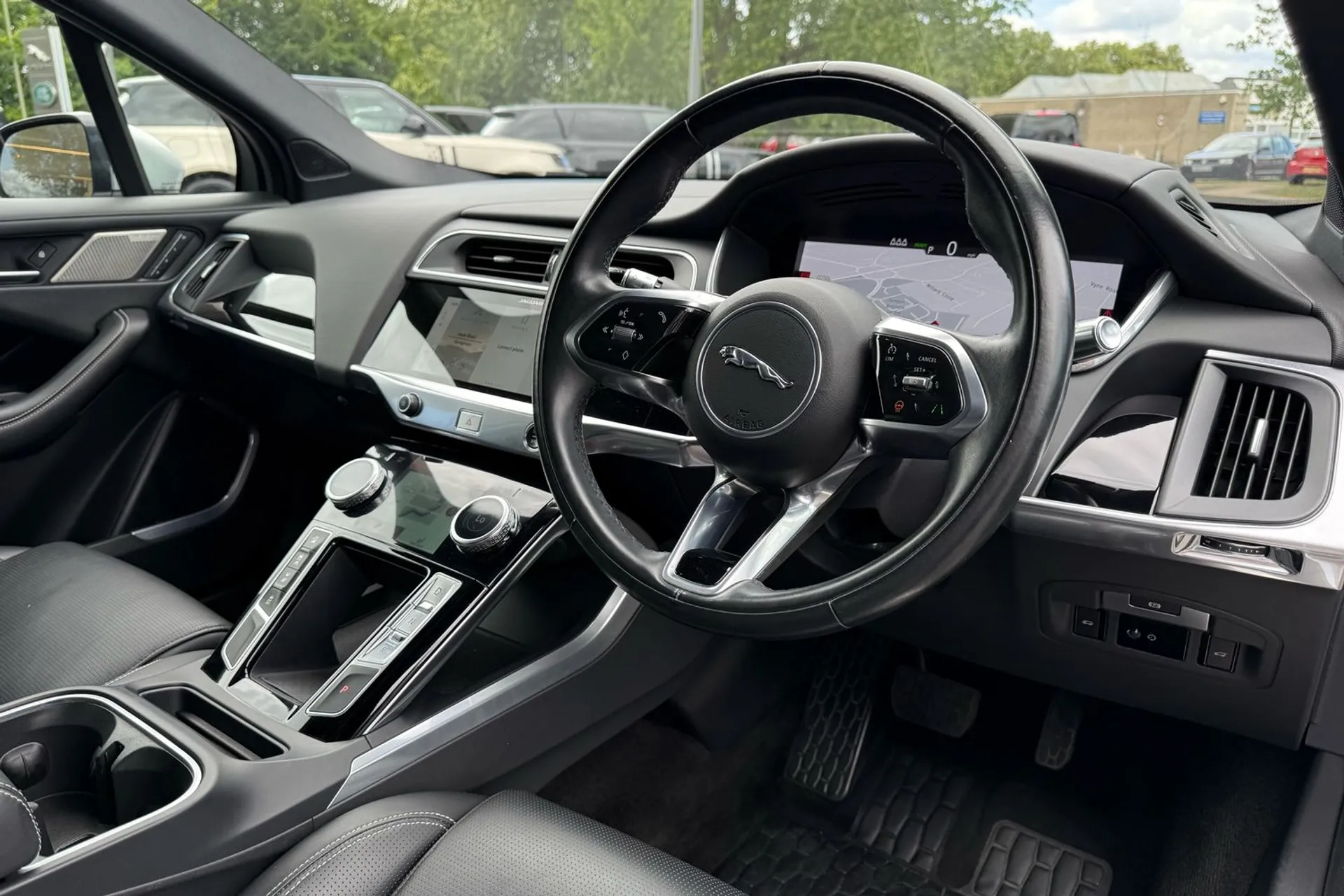 Jaguar I-PACE thumbnail image number 31