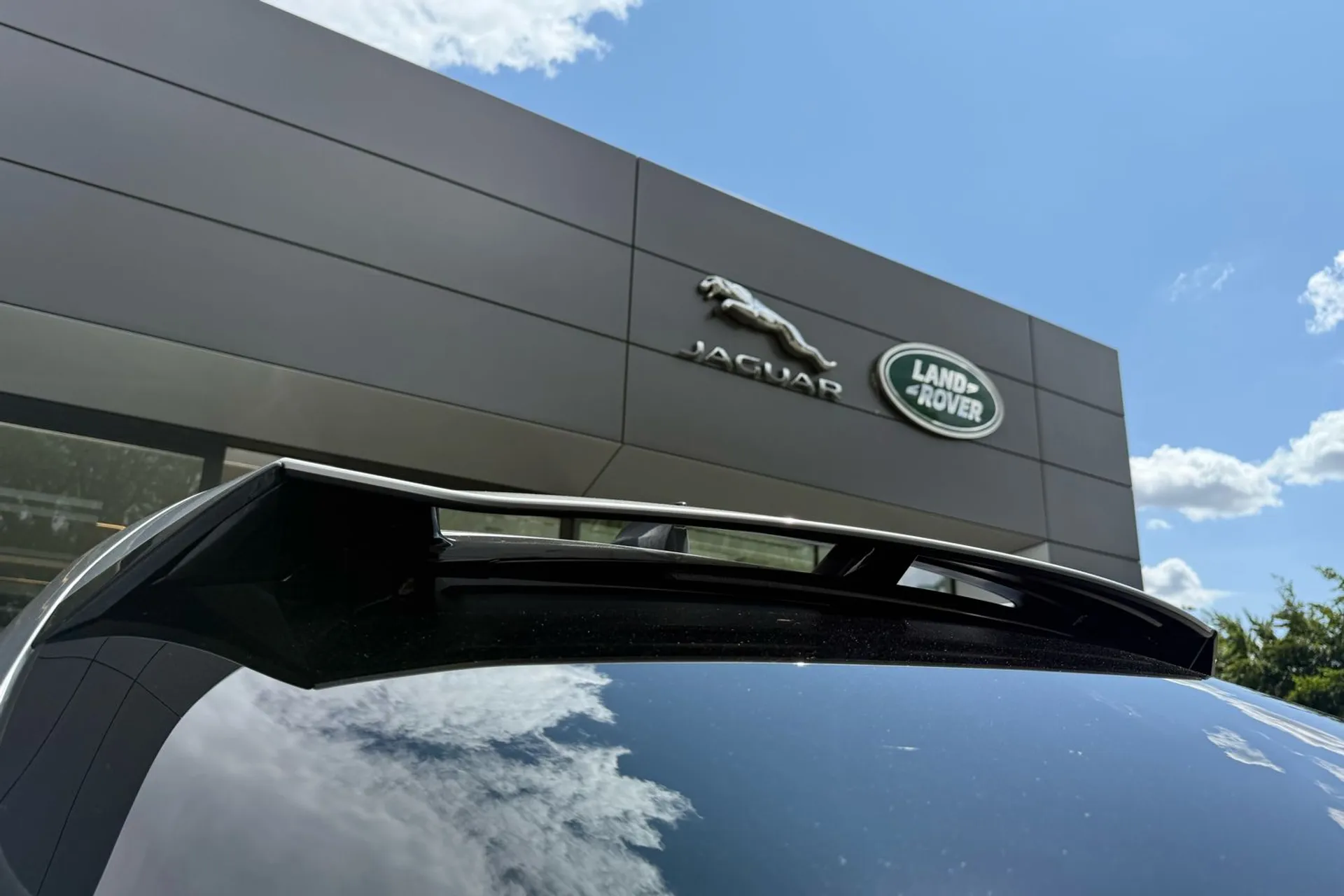 Jaguar I-PACE thumbnail image number 34