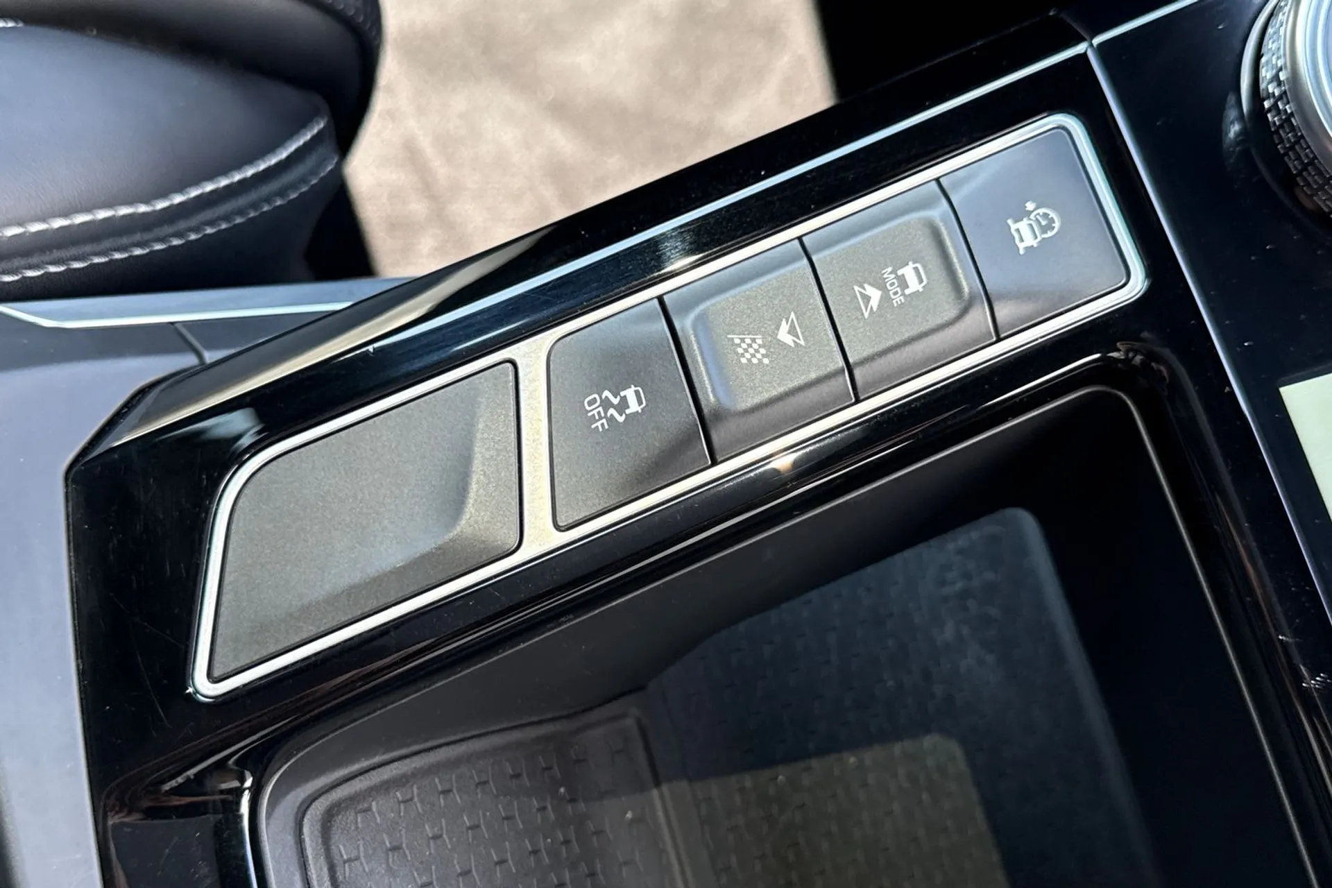 Jaguar I-PACE thumbnail image number 19