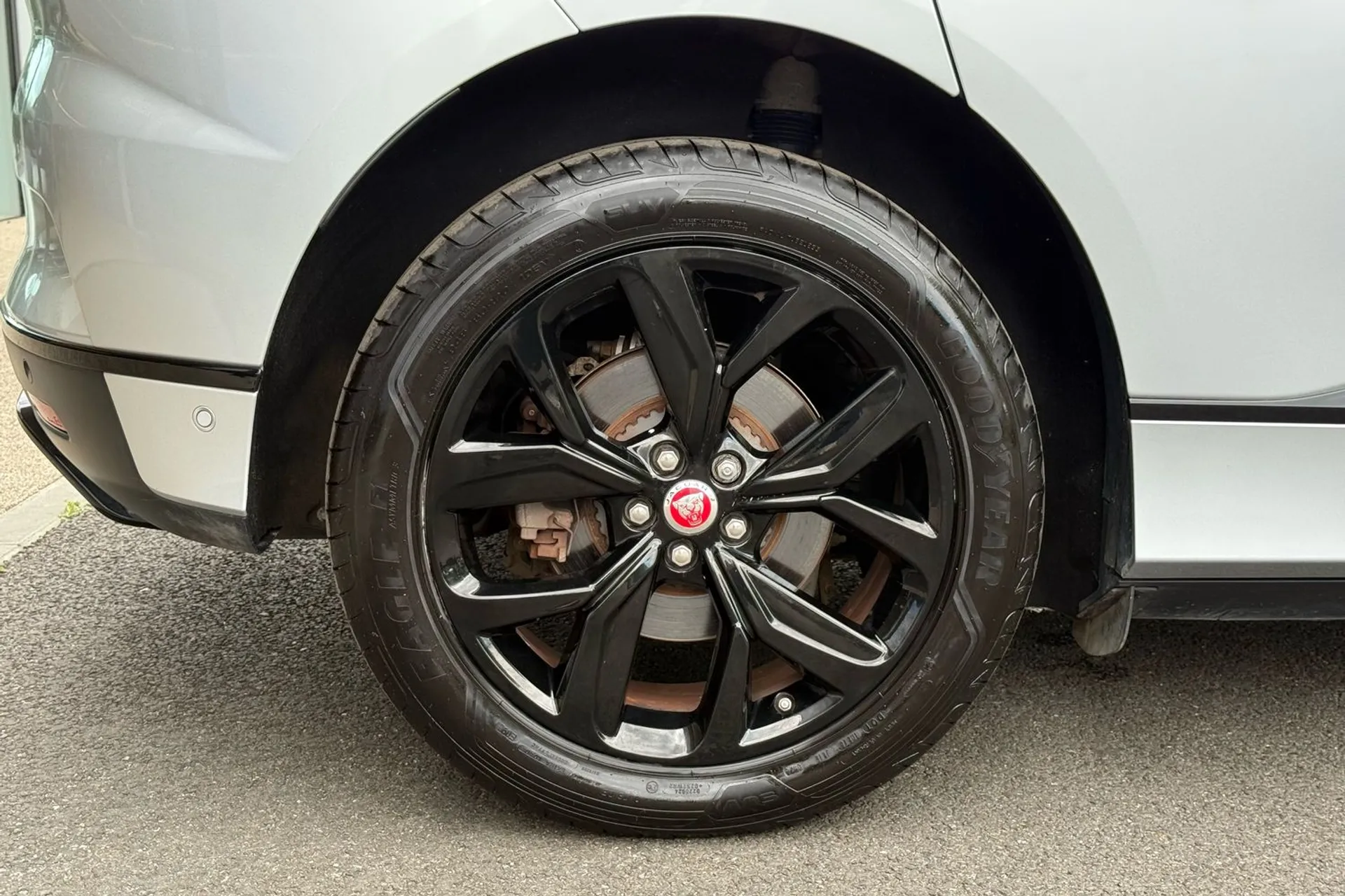 Jaguar I-PACE thumbnail image number 25