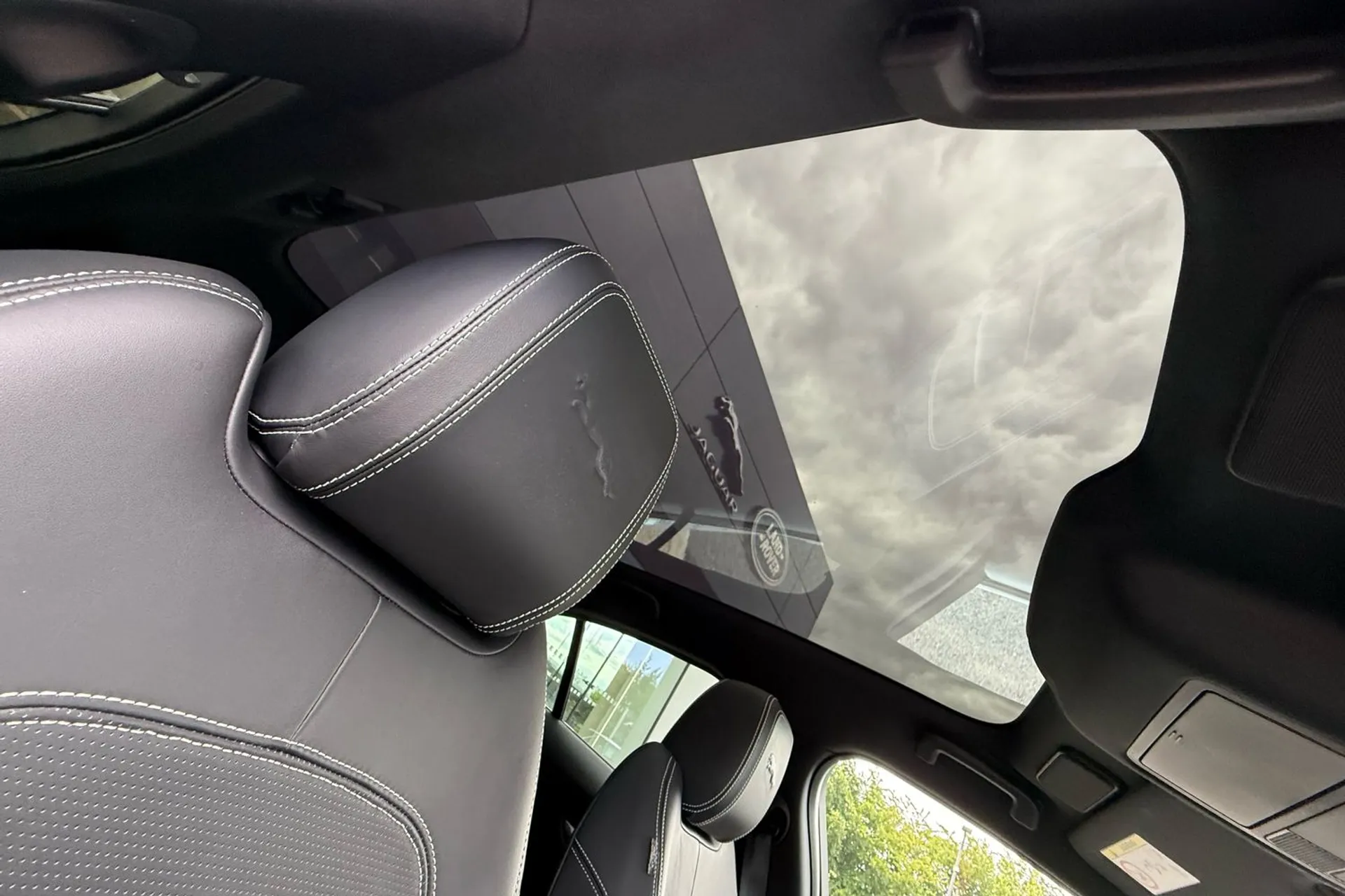 Jaguar I-PACE thumbnail image number 37