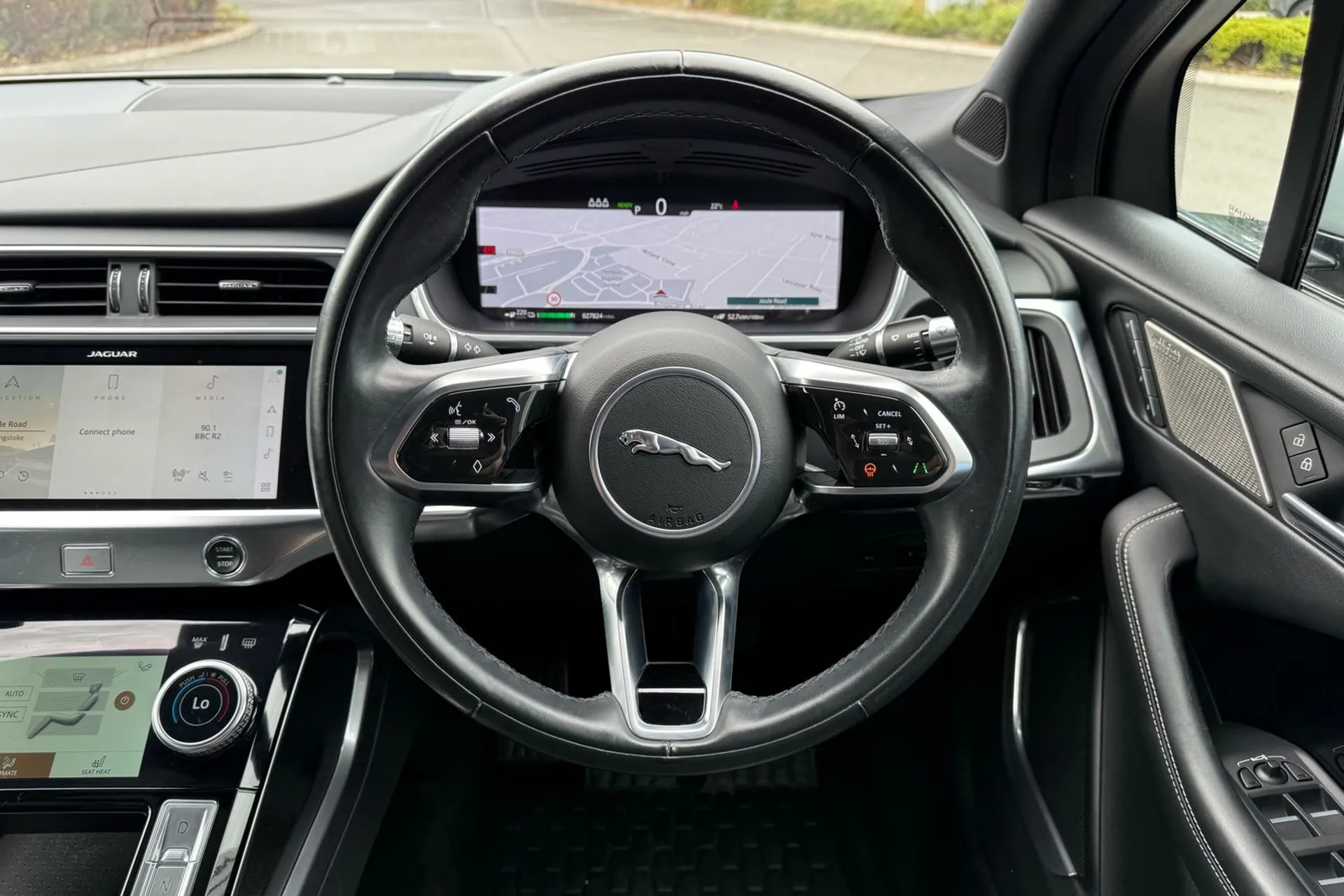 Jaguar I-PACE thumbnail image number 12