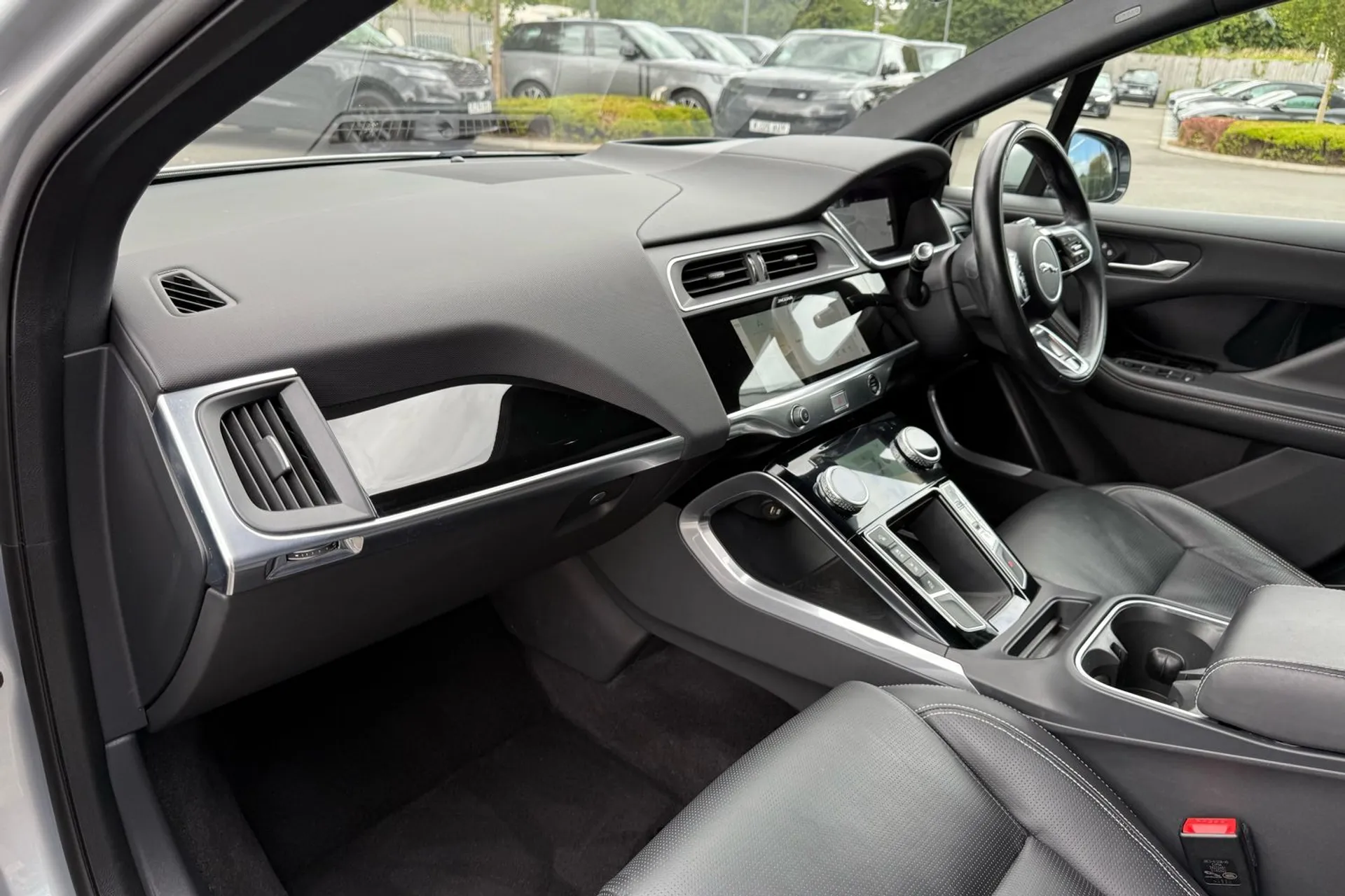 Jaguar I-PACE thumbnail image number 52
