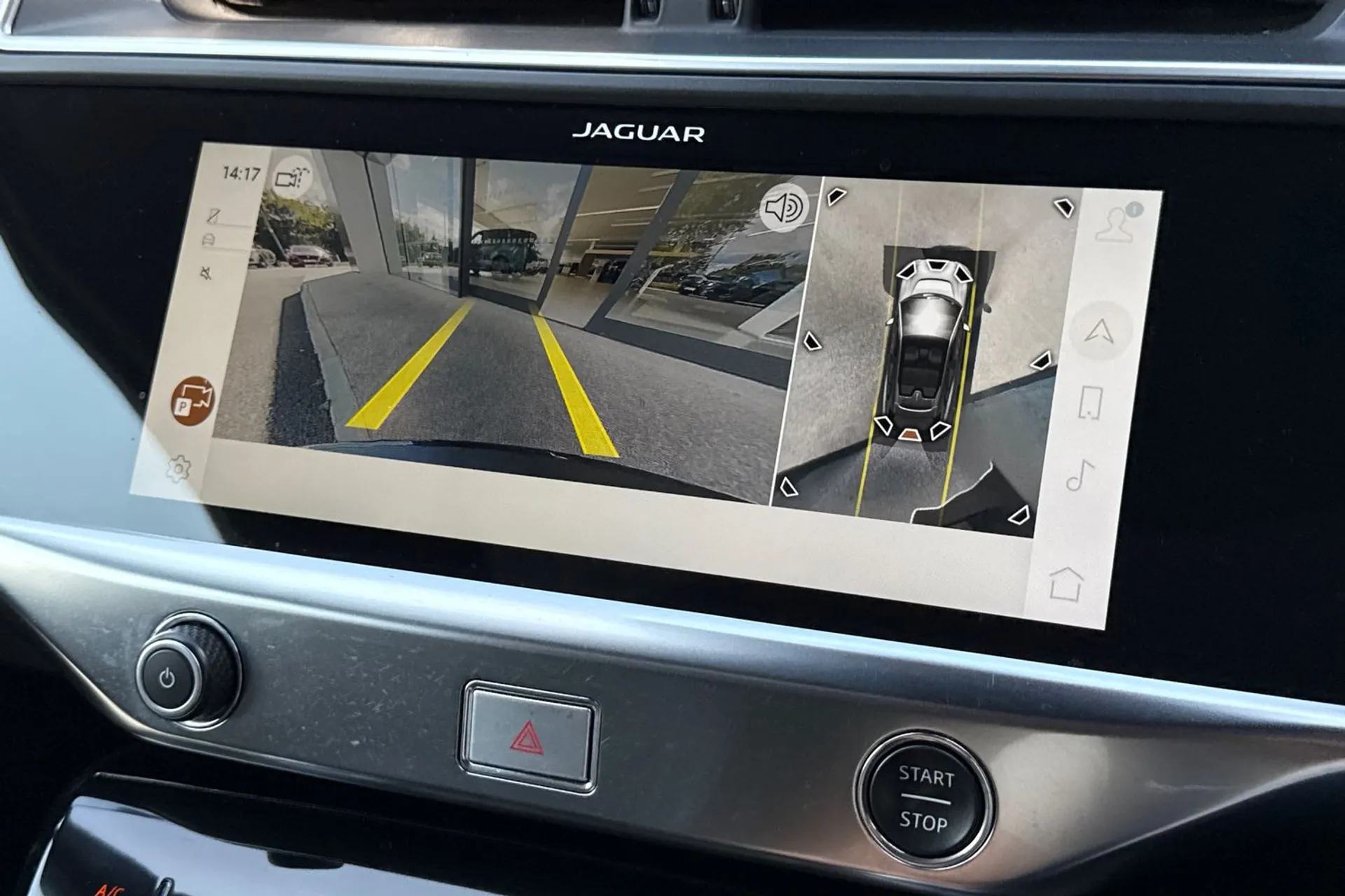 Jaguar I-PACE thumbnail image number 4