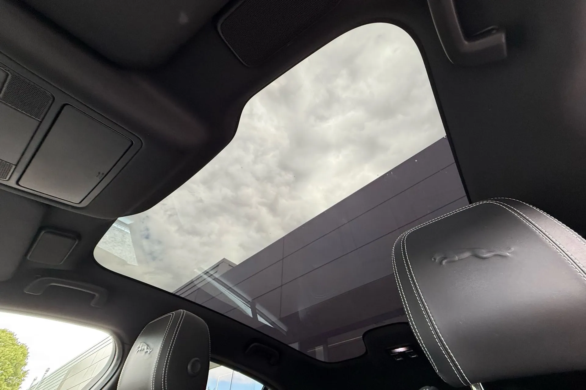 Jaguar I-PACE thumbnail image number 5