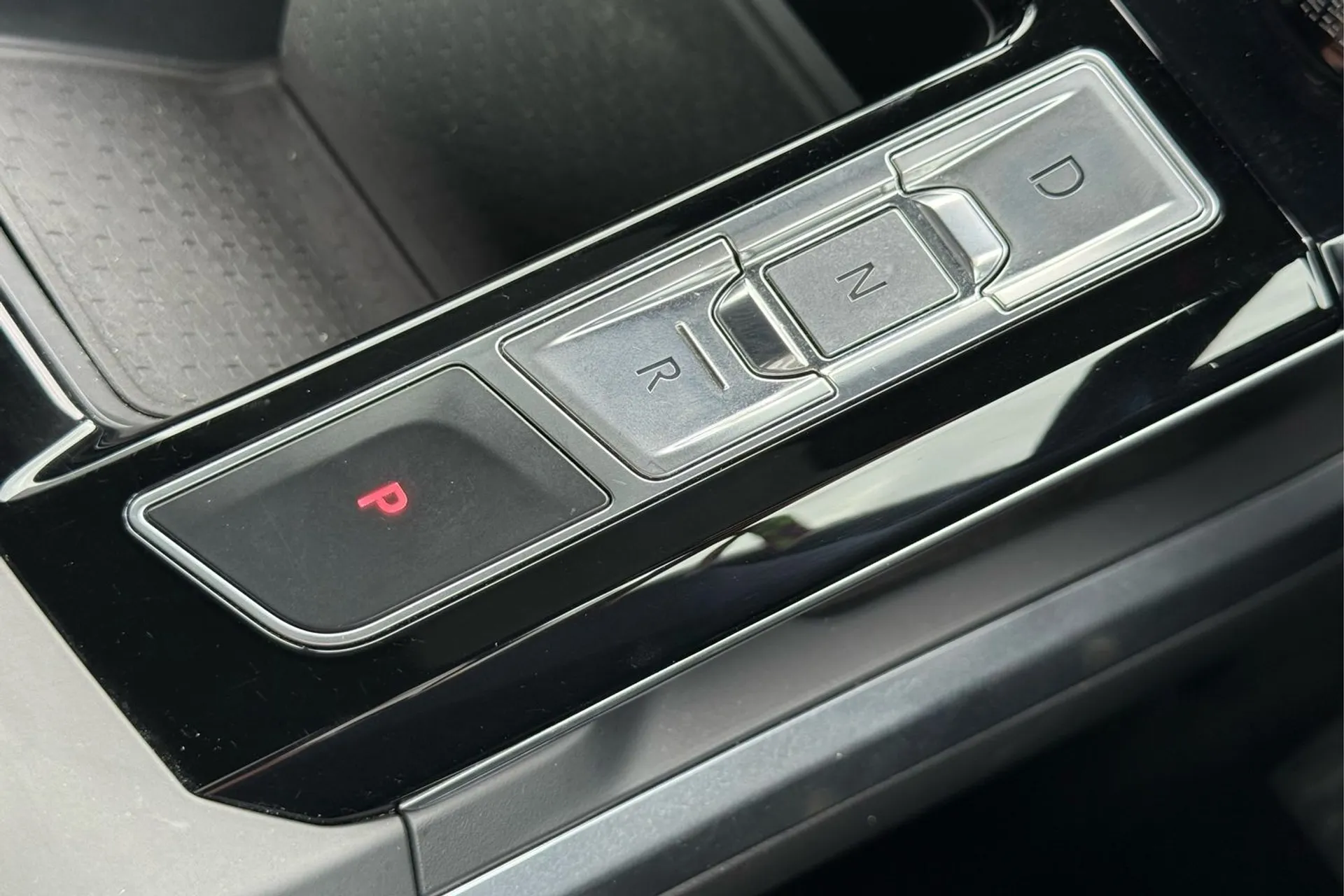 Jaguar I-PACE thumbnail image number 20