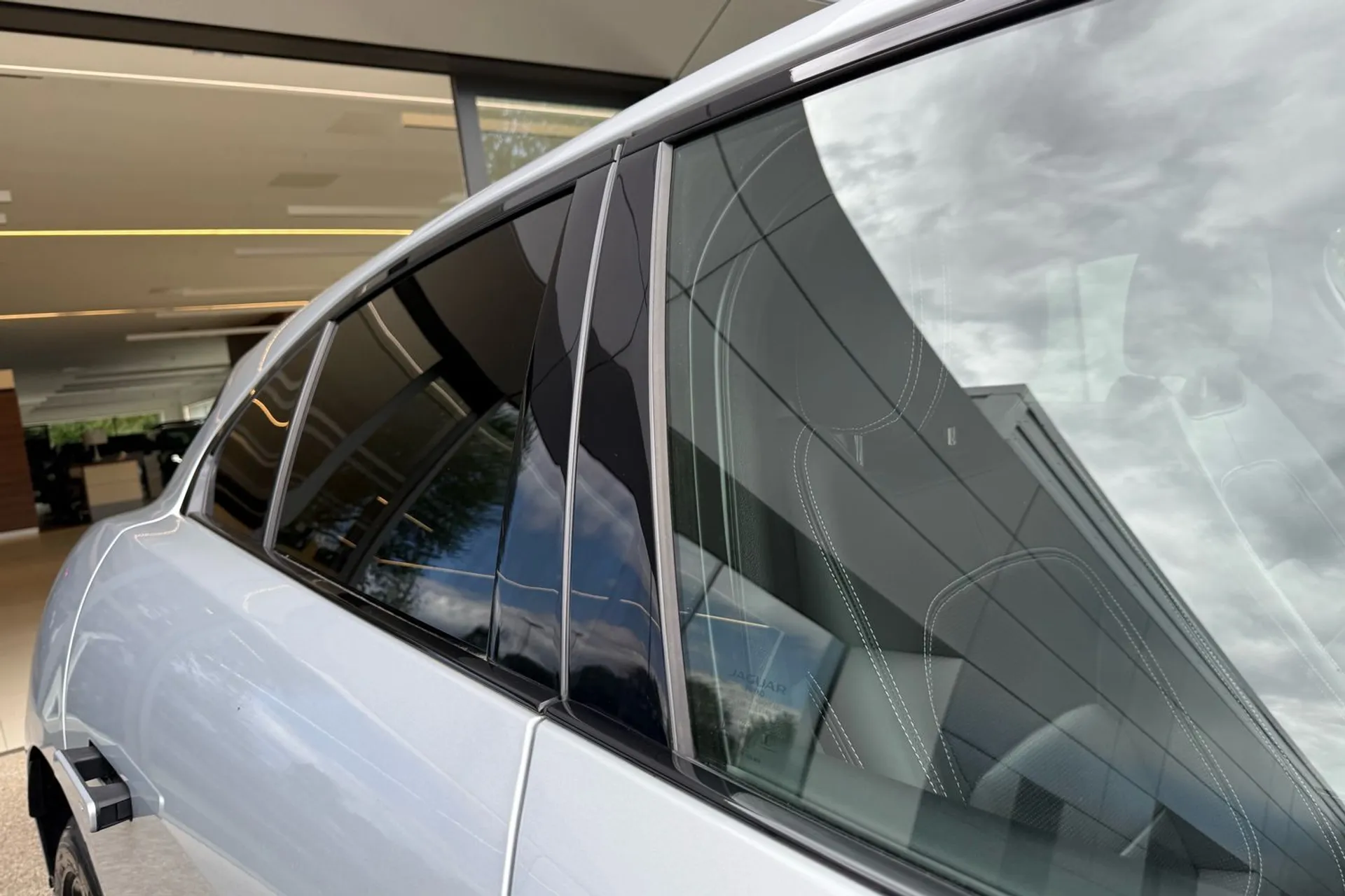 Jaguar I-PACE thumbnail image number 26