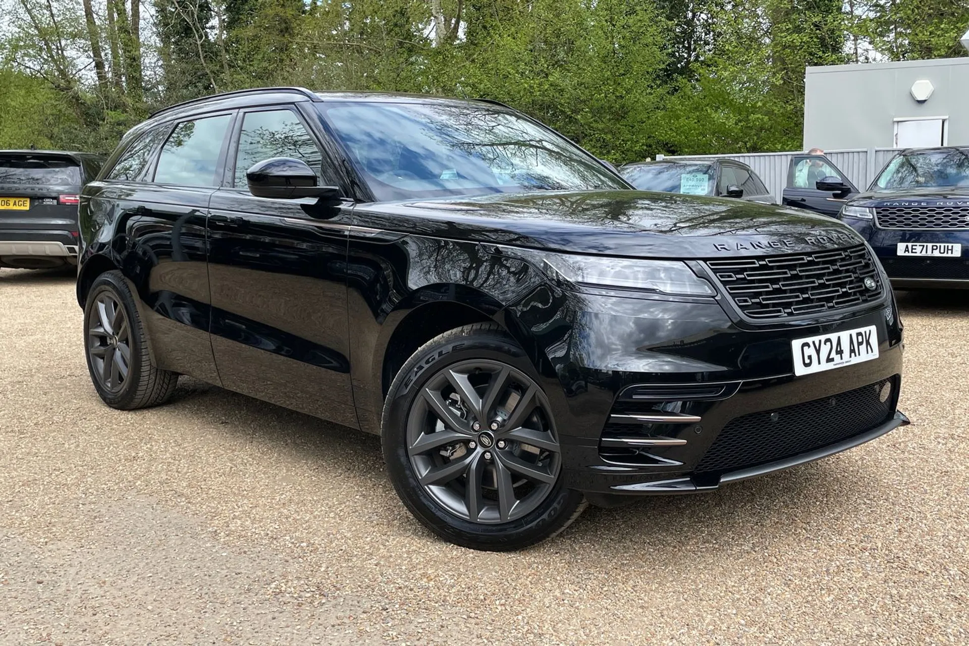 LAND ROVER RANGE ROVER VELAR focused image