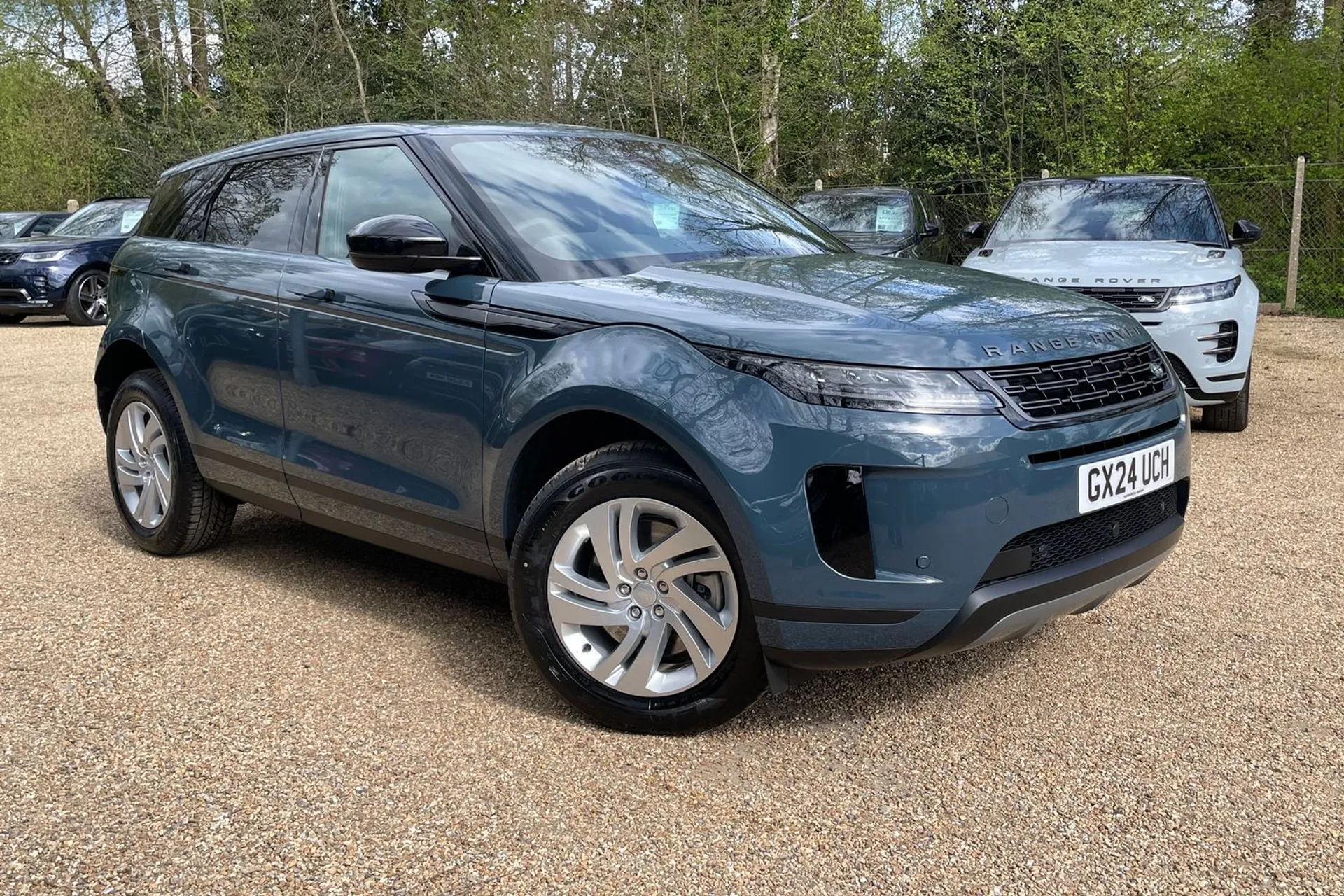 LAND ROVER RANGE ROVER EVOQUE focused image