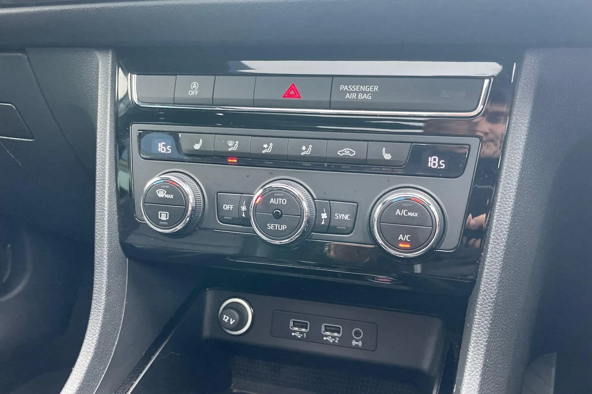 SEAT ATECA thumbnail image number 38