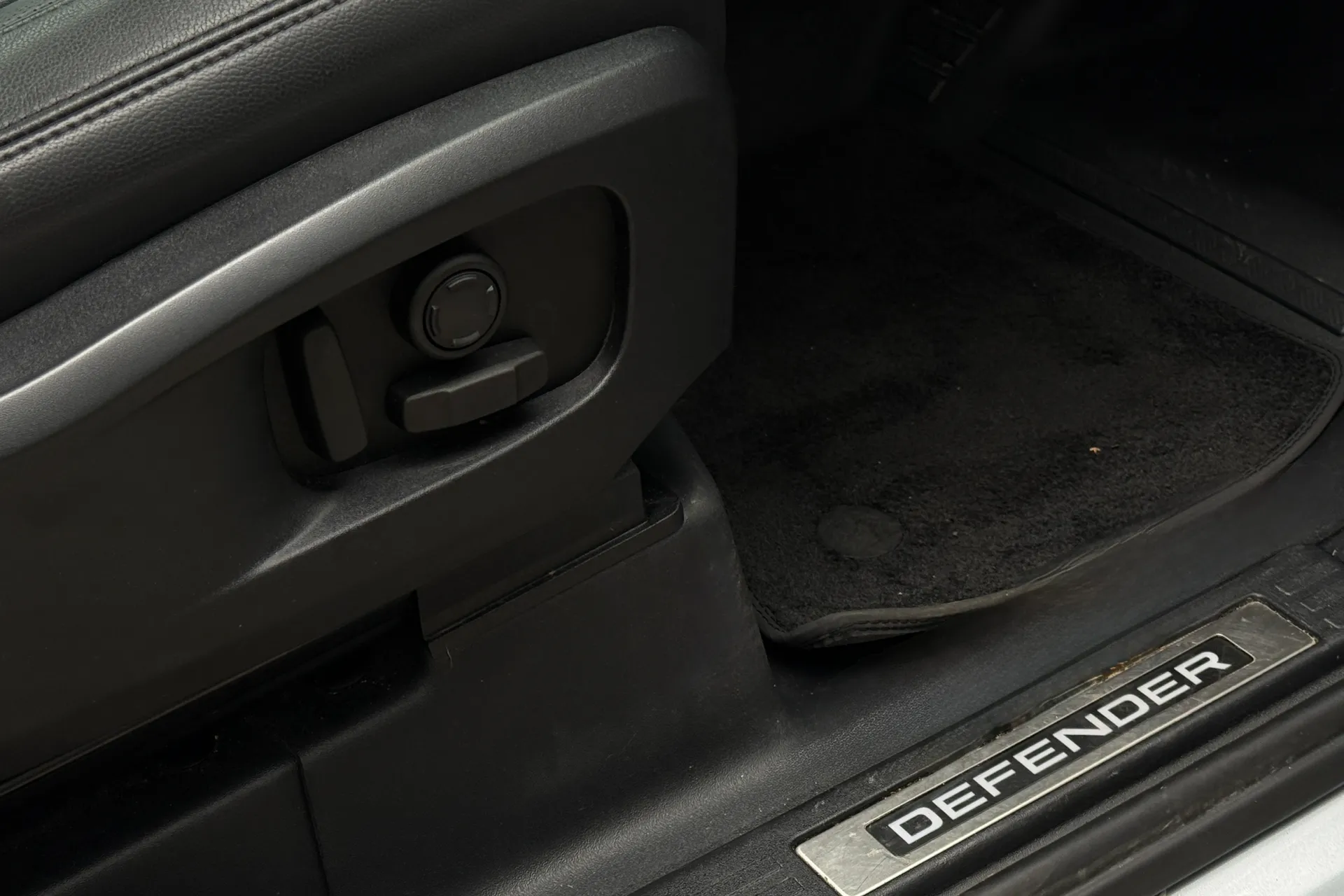 LAND ROVER DEFENDER thumbnail image number 44