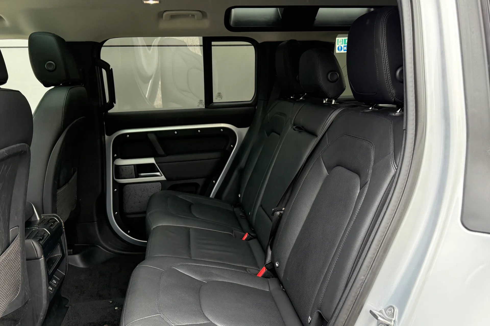 LAND ROVER DEFENDER thumbnail image number 51