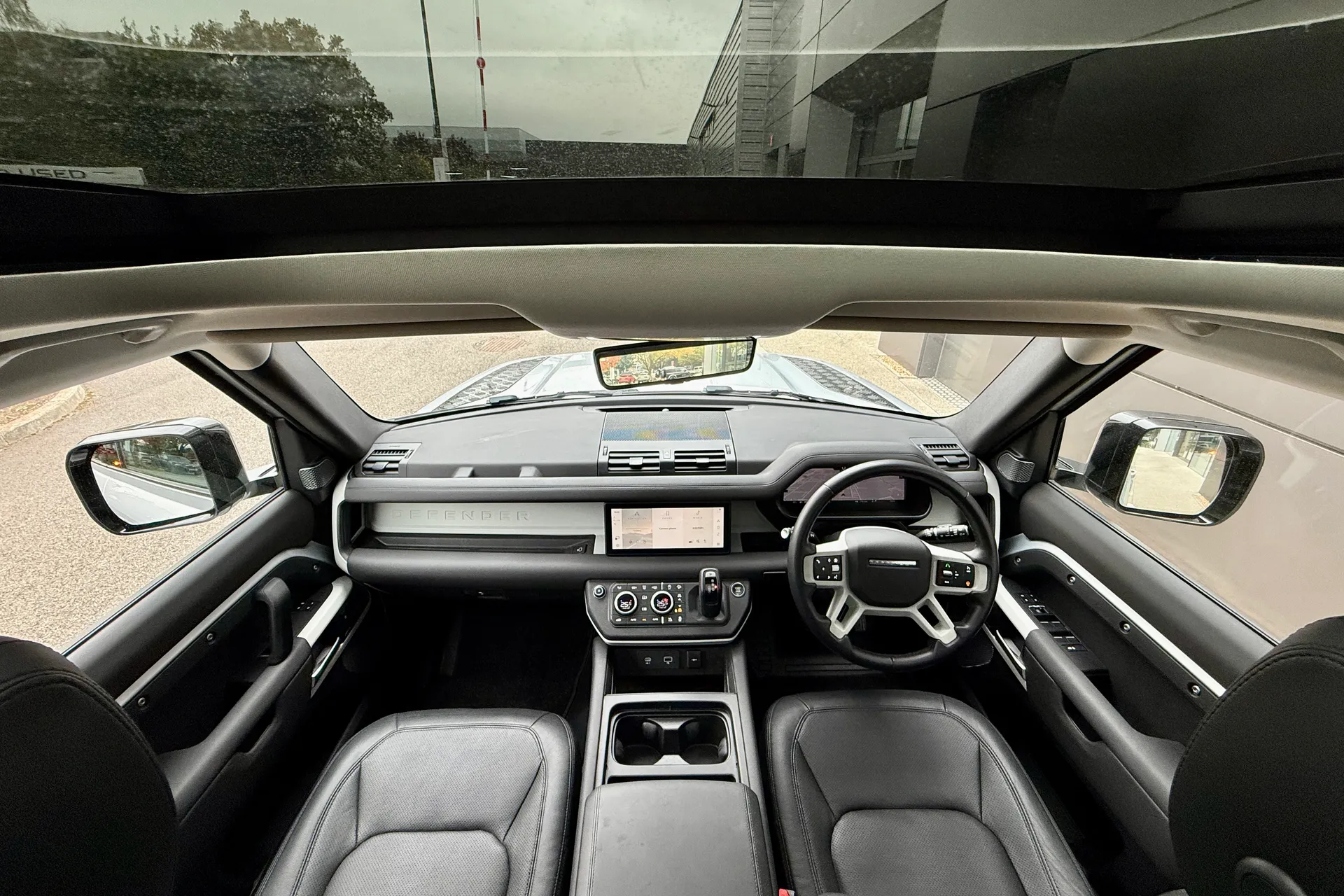 LAND ROVER DEFENDER thumbnail image number 3