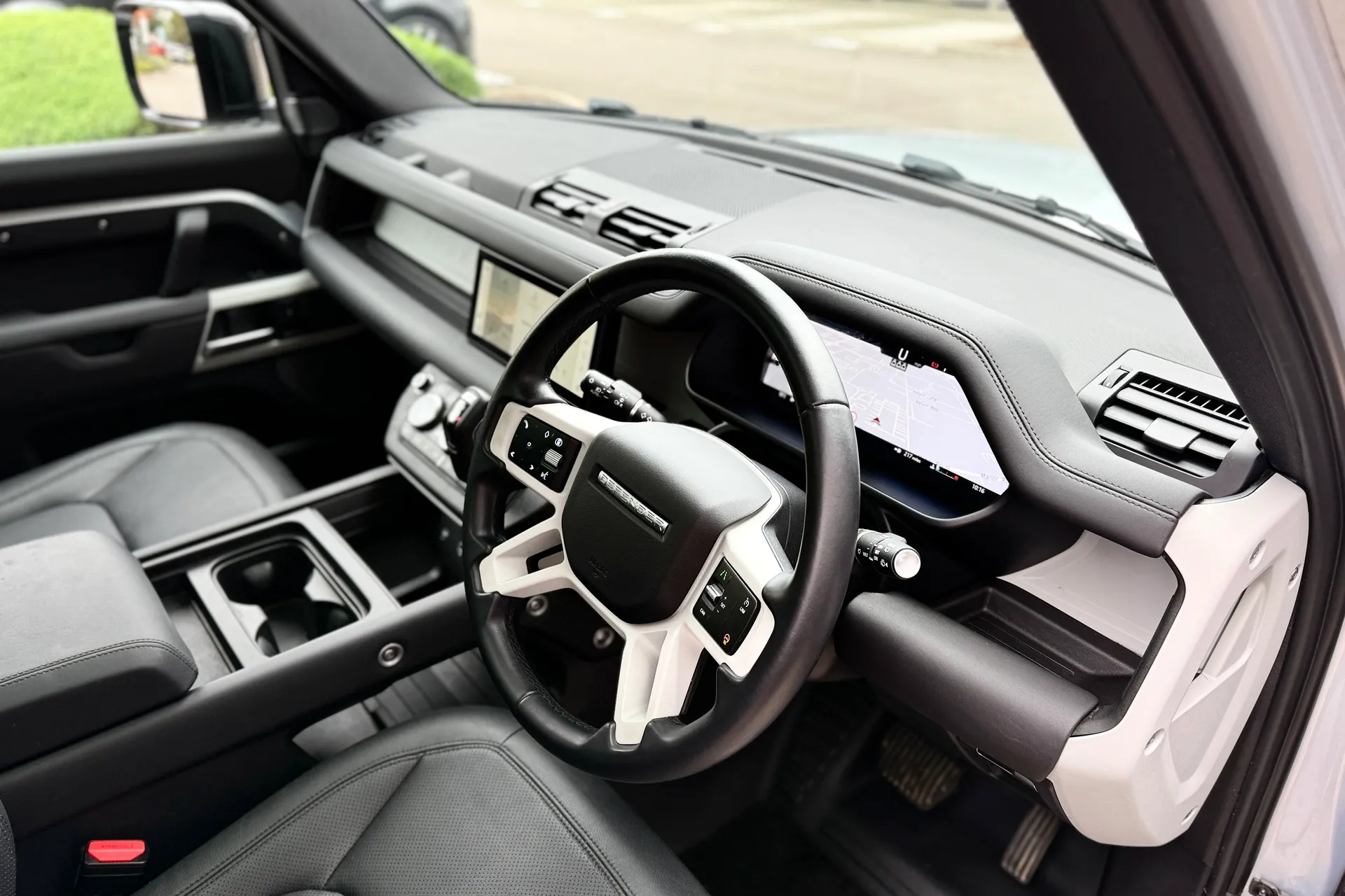 LAND ROVER DEFENDER thumbnail image number 46