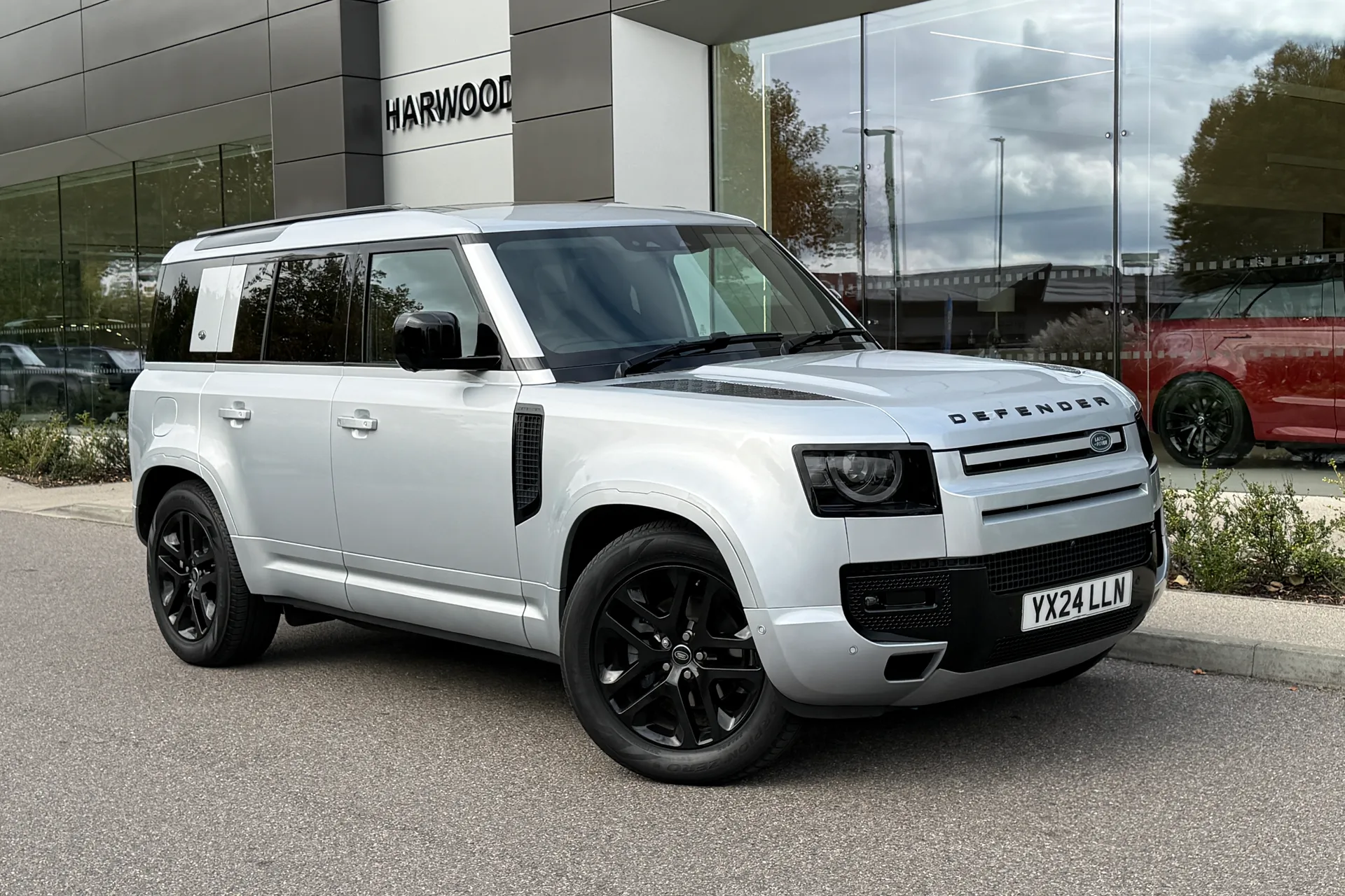 LAND ROVER DEFENDER focused image