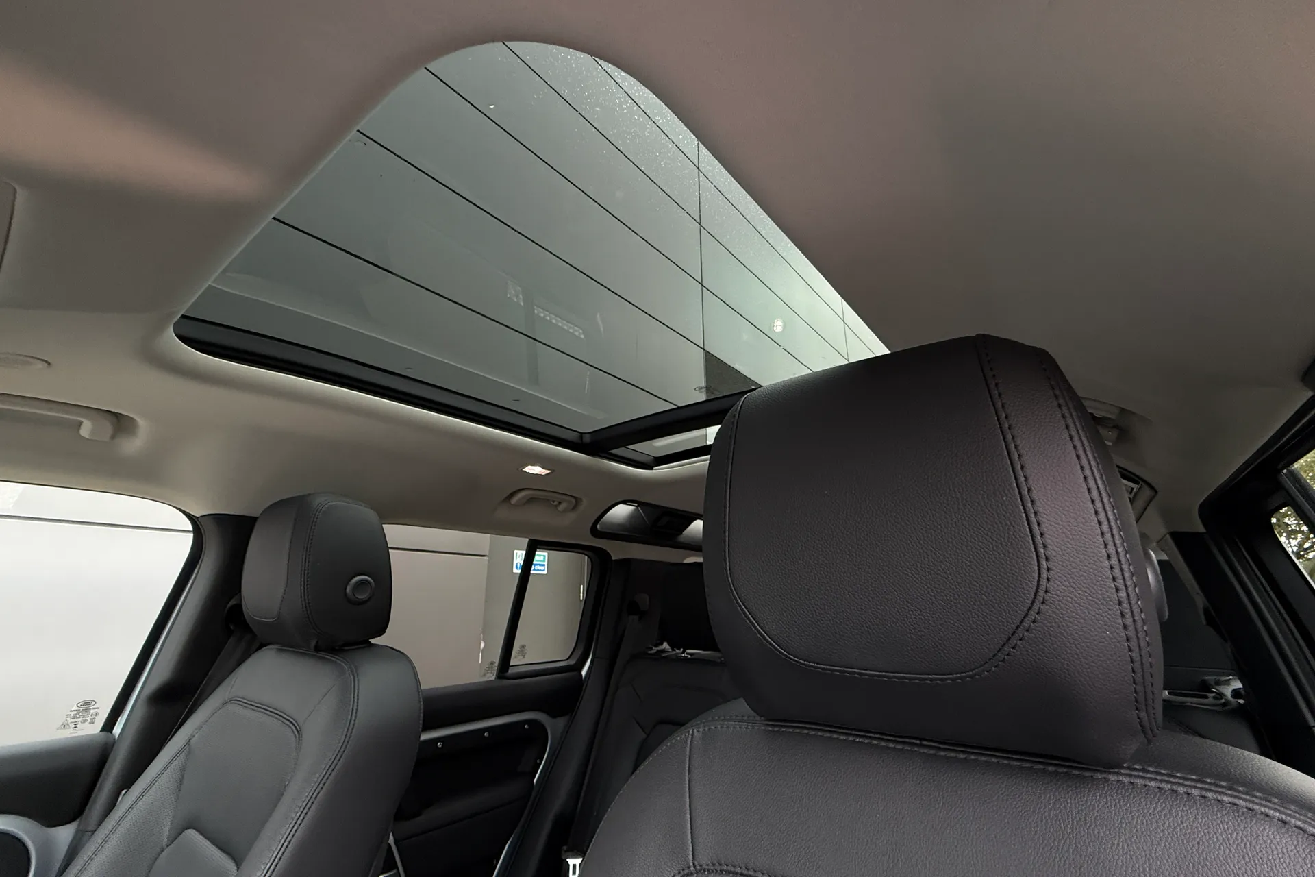 LAND ROVER DEFENDER thumbnail image number 4