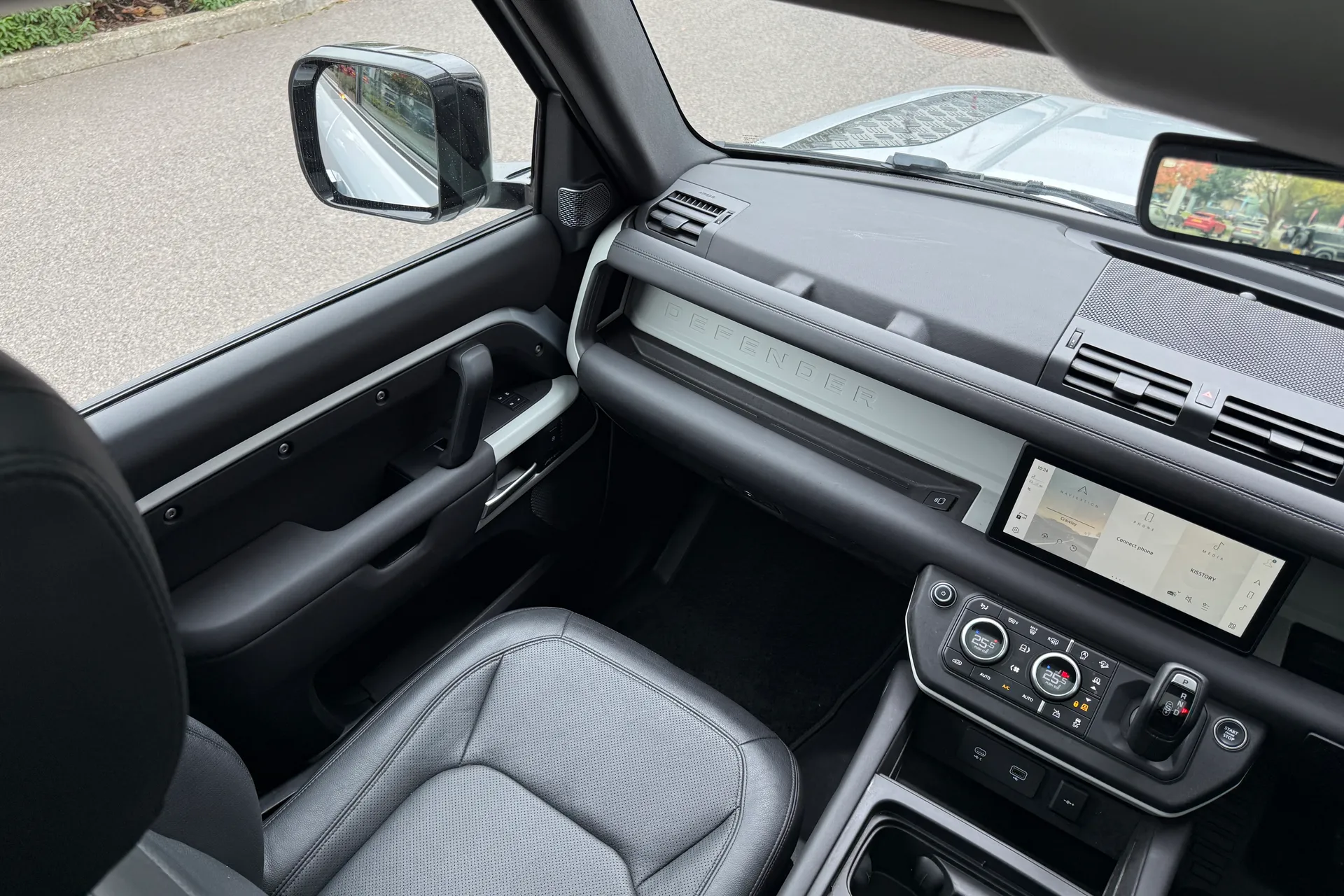 LAND ROVER DEFENDER thumbnail image number 26