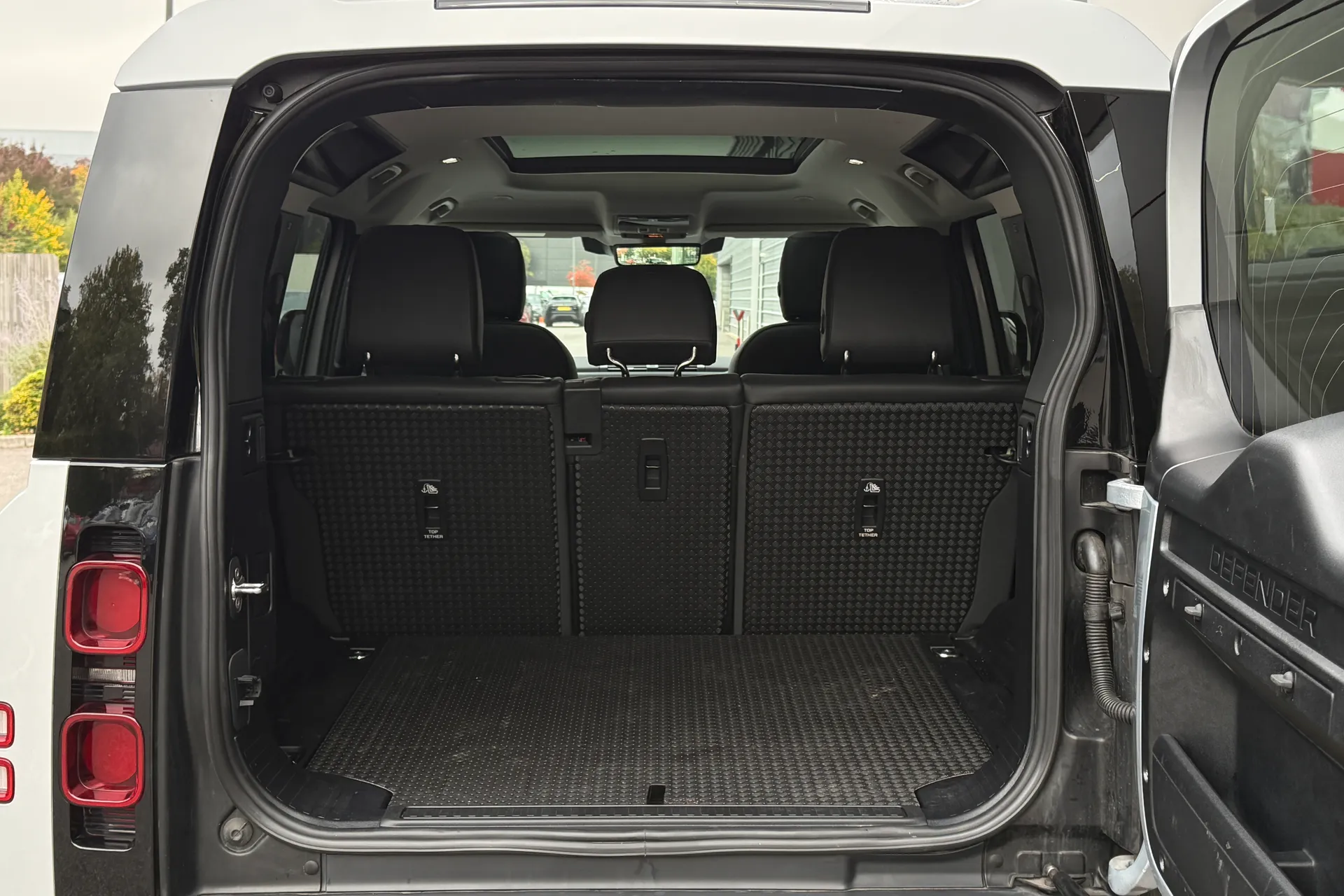 LAND ROVER DEFENDER thumbnail image number 36