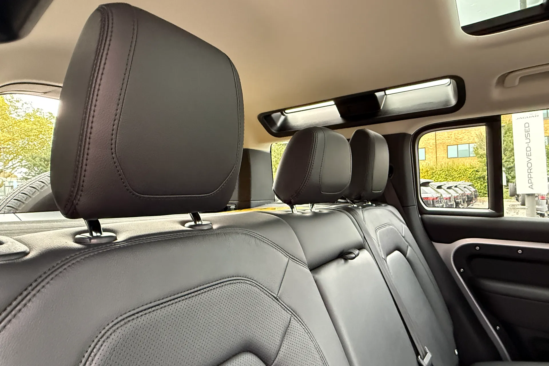 LAND ROVER DEFENDER thumbnail image number 37