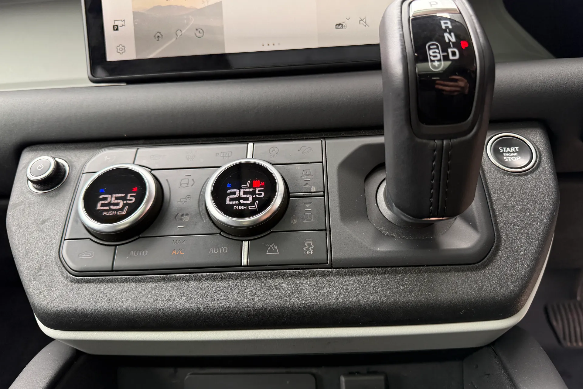 LAND ROVER DEFENDER thumbnail image number 28