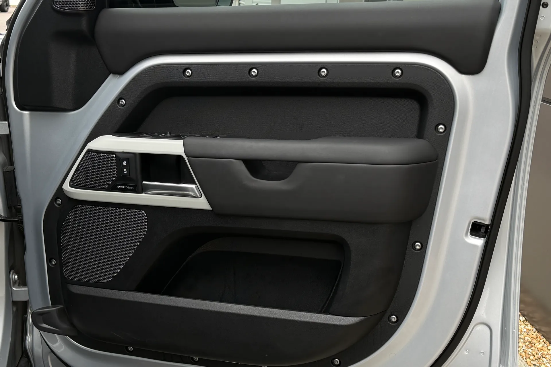 LAND ROVER DEFENDER thumbnail image number 56